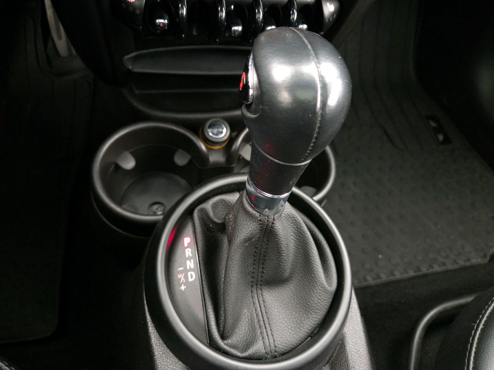 Thumbnail: 2016 MINI Cooper Countryman - 16