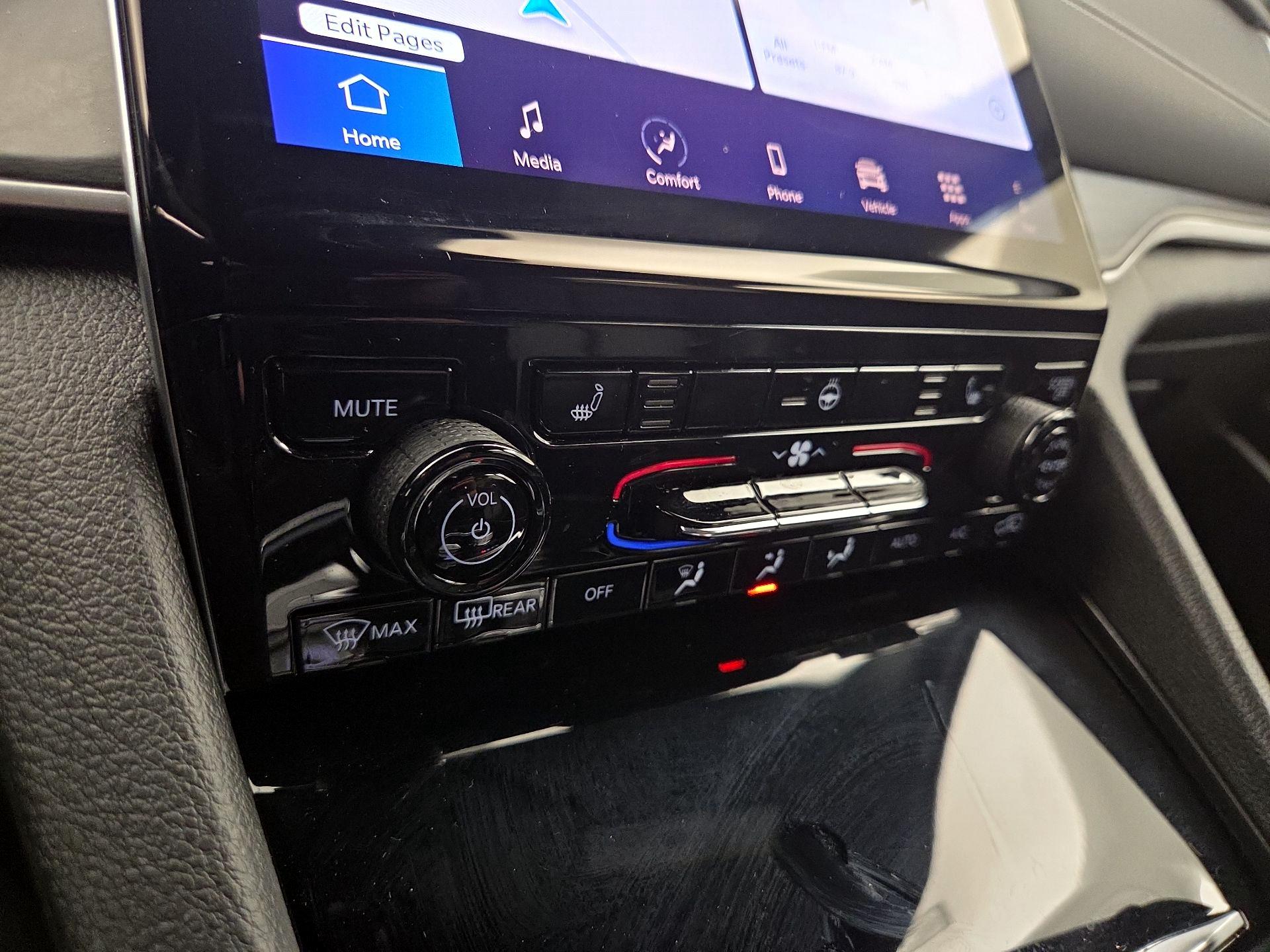 Thumbnail: 2024 Jeep Grand Cherokee - 16