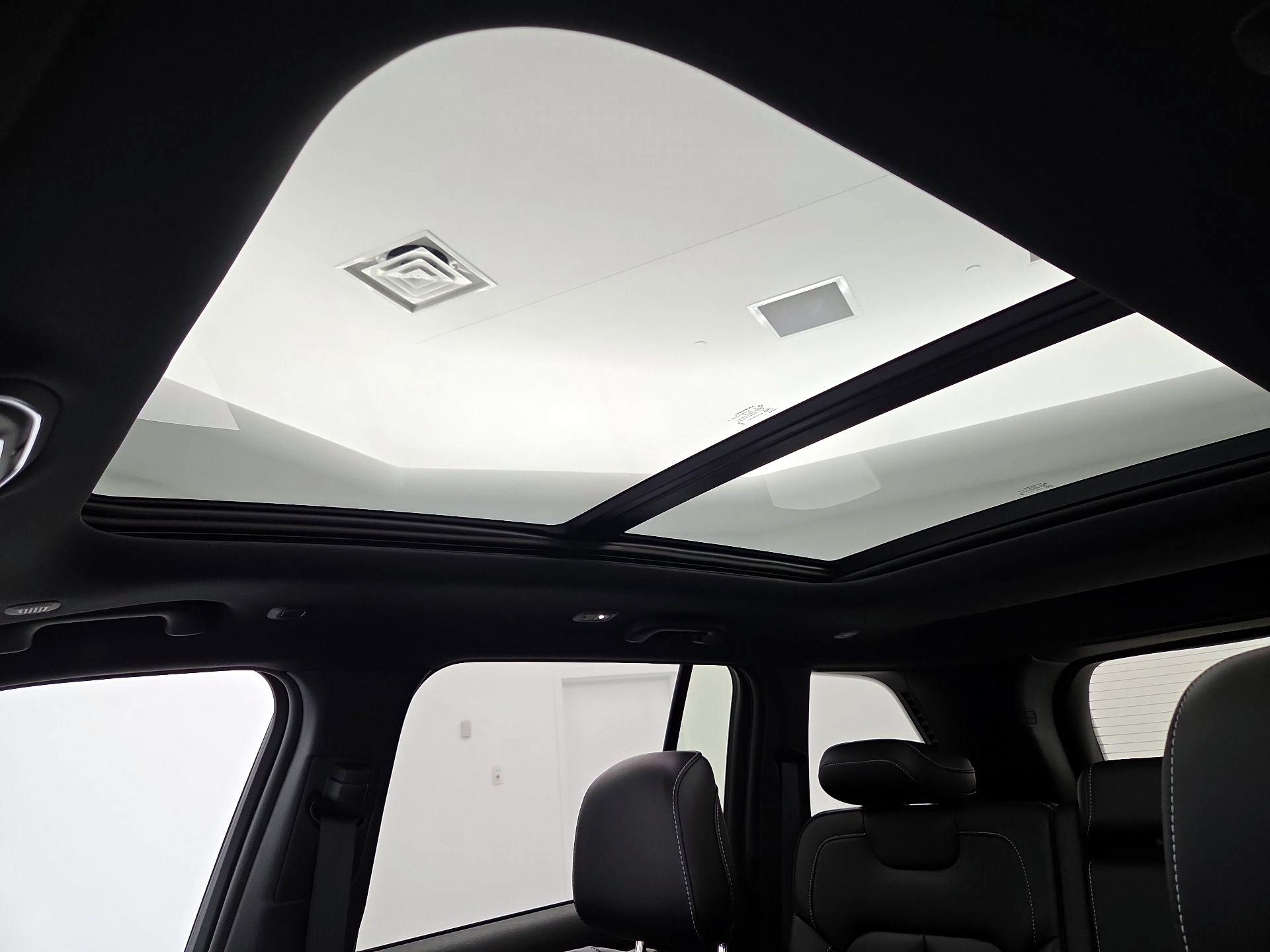 Thumbnail: 2024 Jeep Grand Cherokee - 18