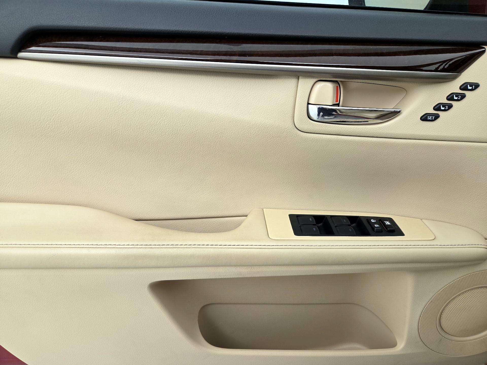 Thumbnail: 2014 Lexus ES - 12