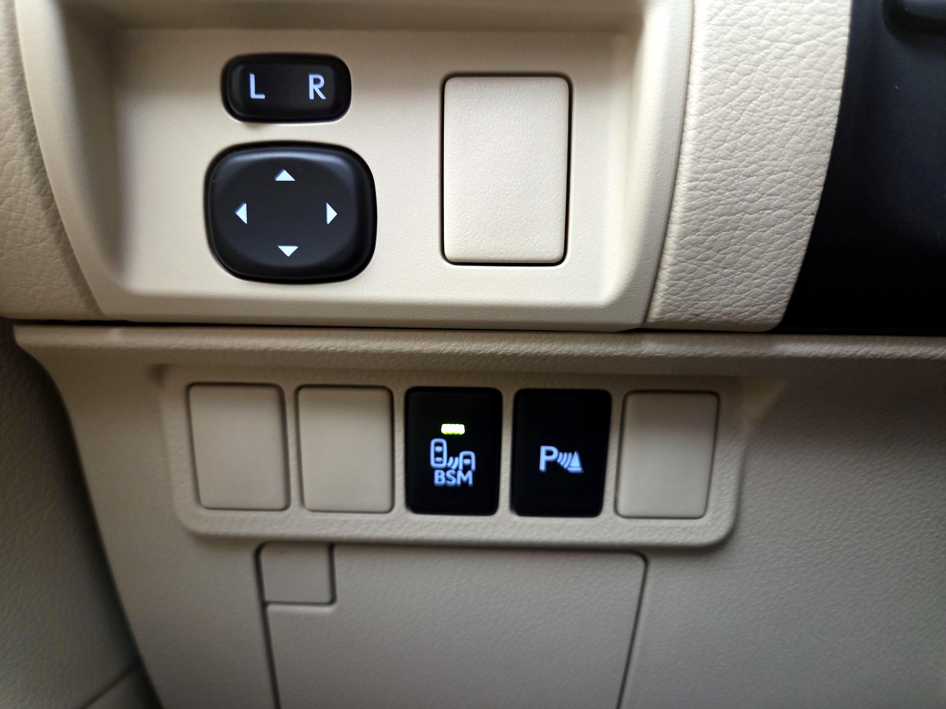 Thumbnail: 2014 Lexus ES - 13