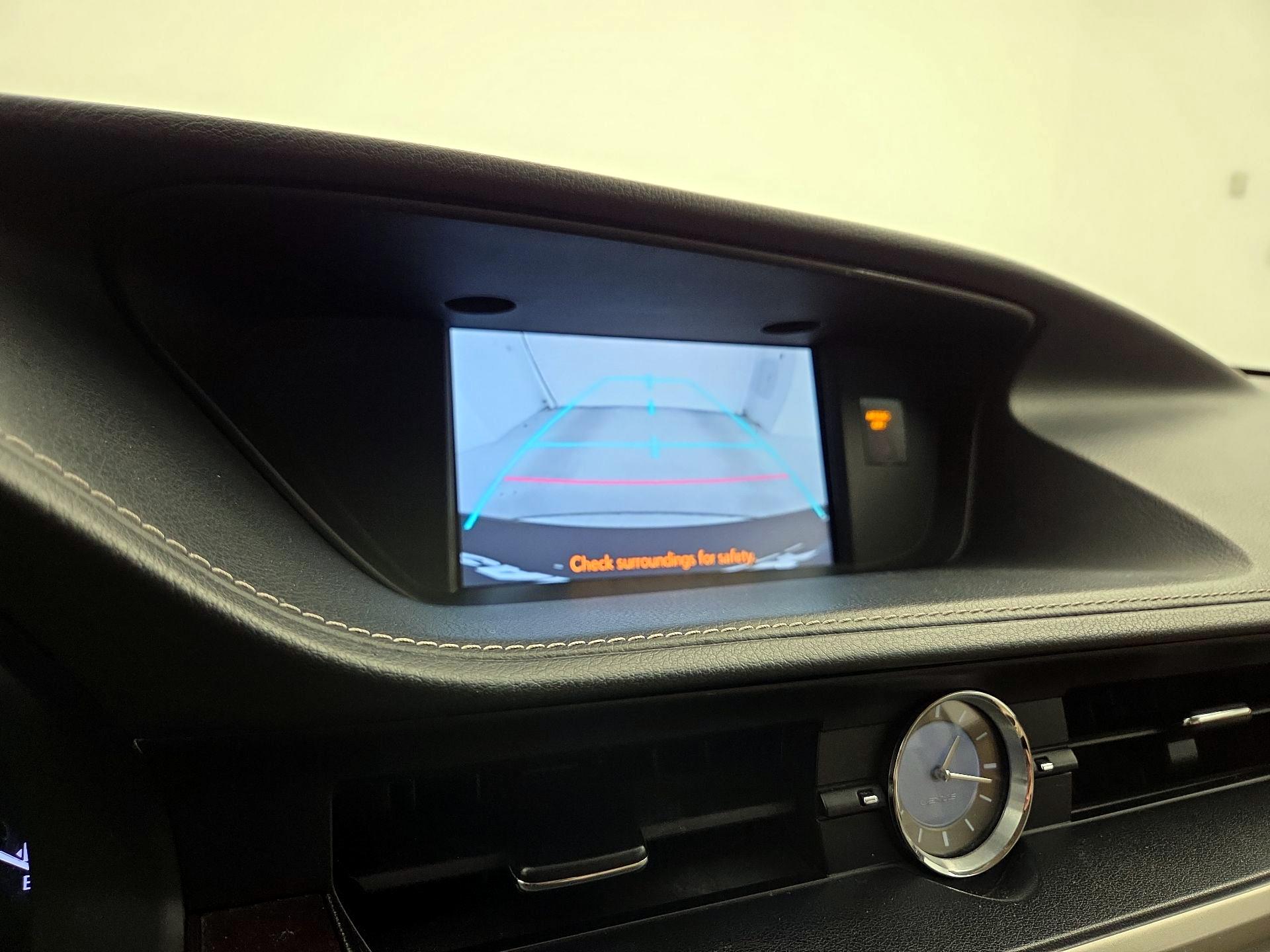 Thumbnail: 2014 Lexus ES - 15