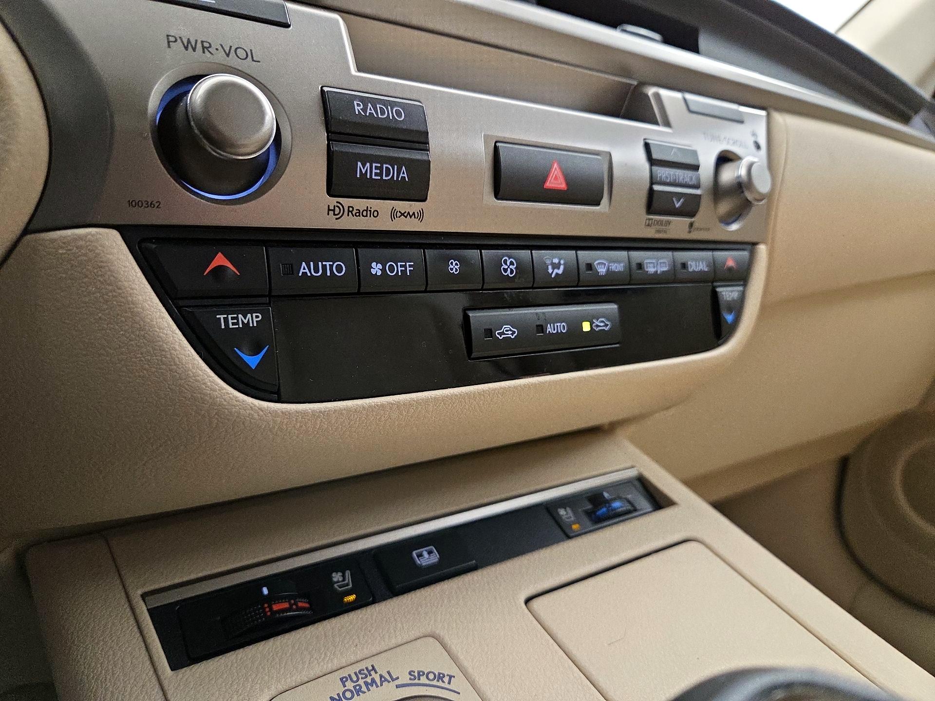 Thumbnail: 2014 Lexus ES - 17