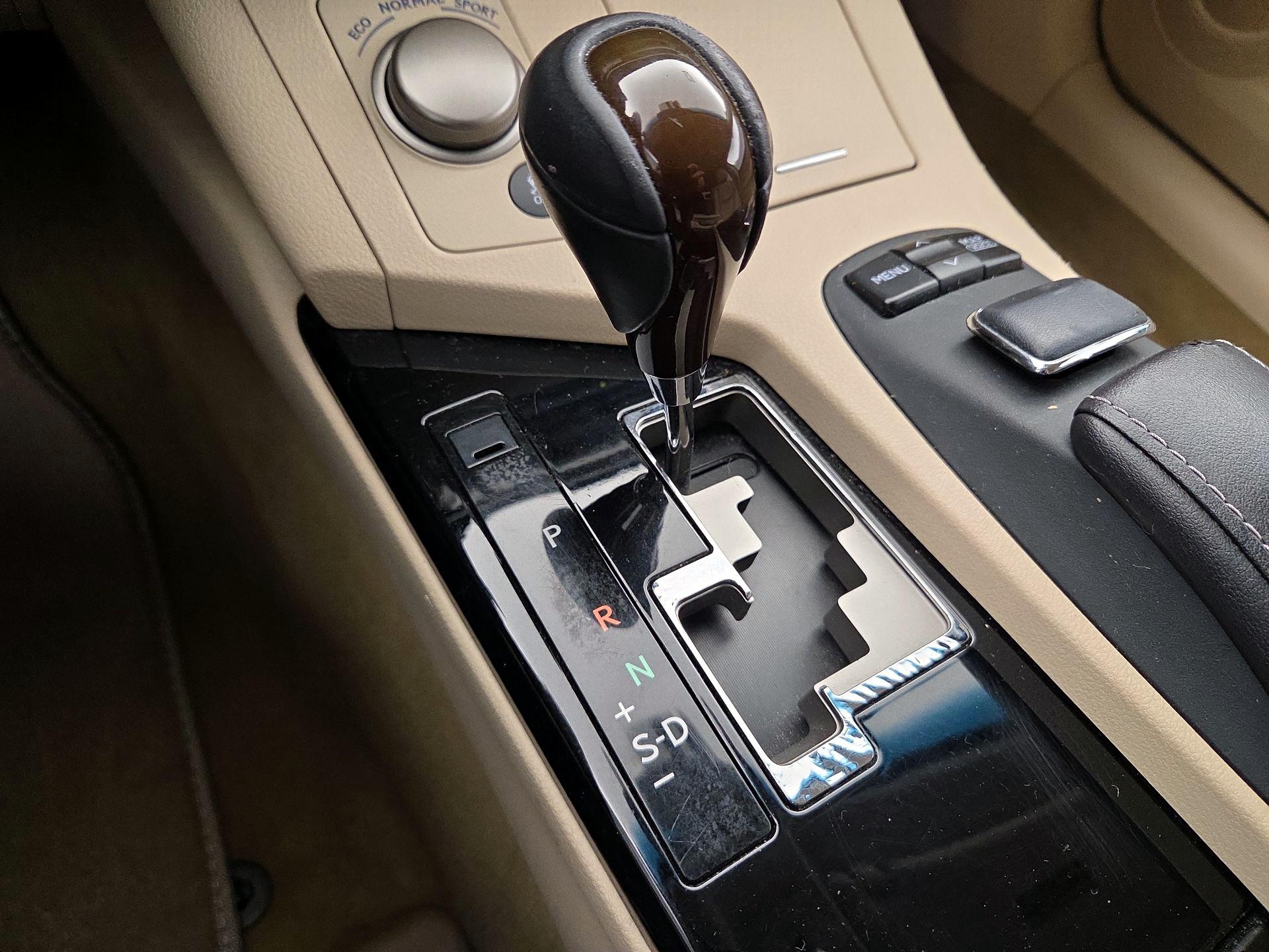 Thumbnail: 2014 Lexus ES - 18