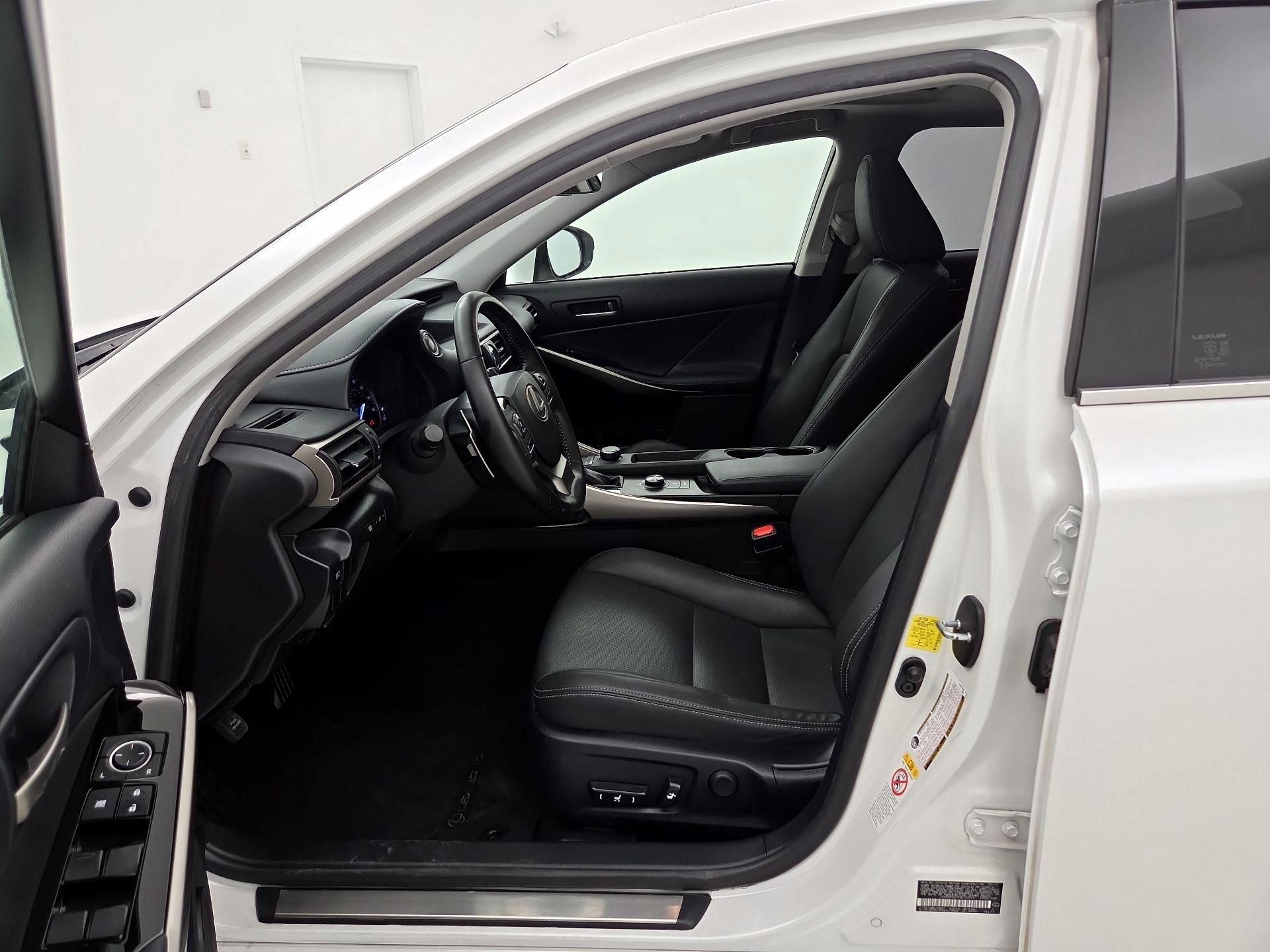 Thumbnail: 2017 Lexus IS - 11