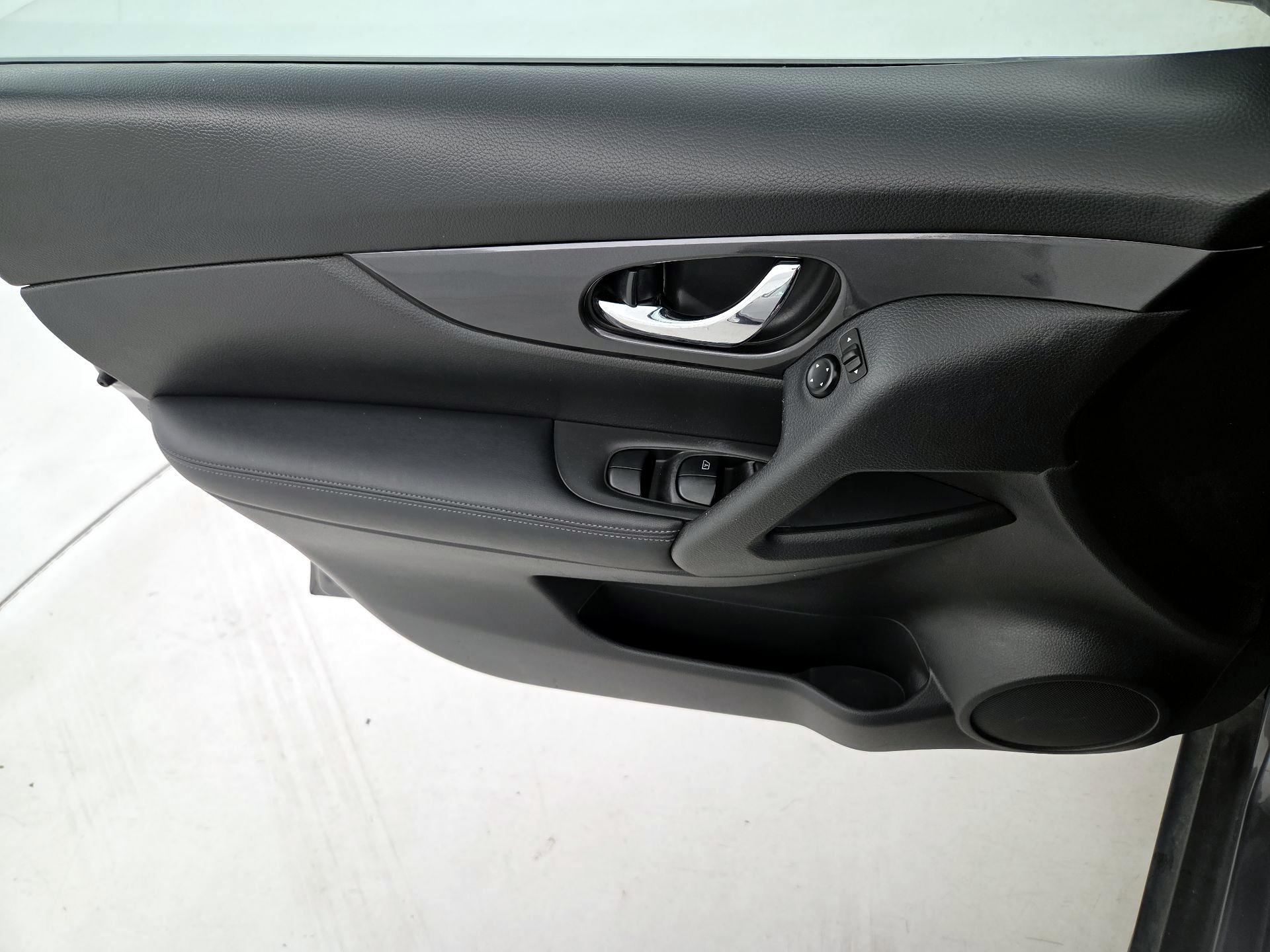 Thumbnail: 2018 Nissan Rogue - 12