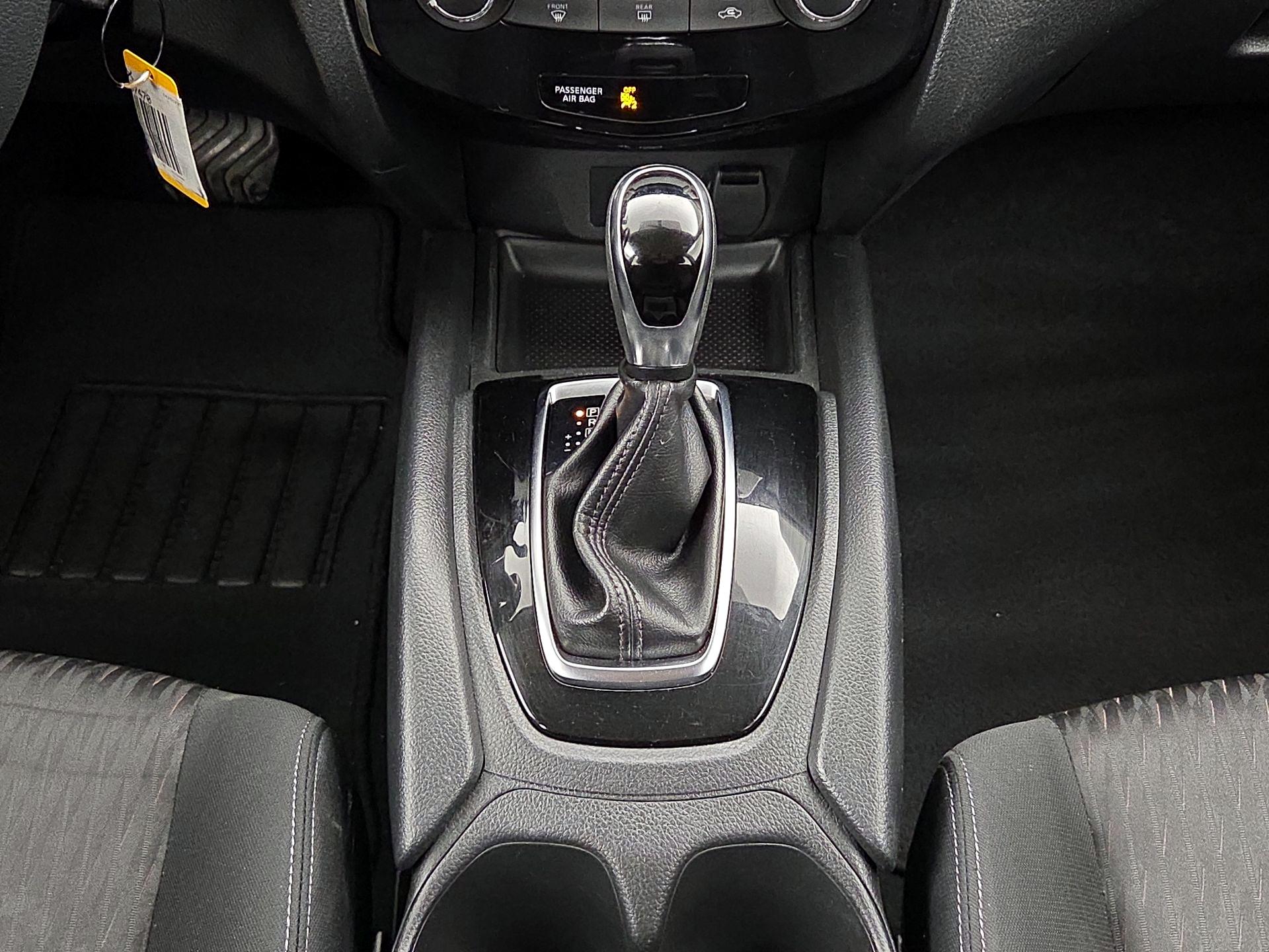 Thumbnail: 2018 Nissan Rogue - 17