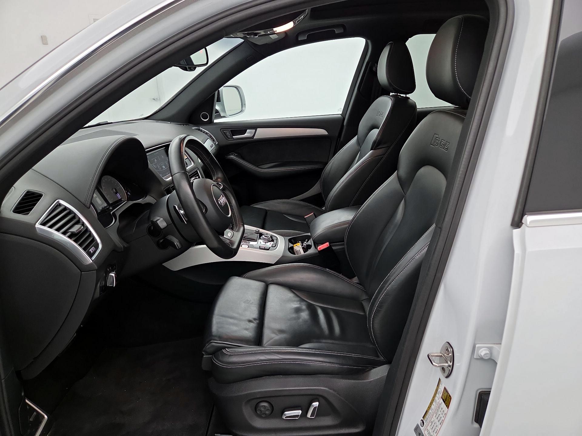 Thumbnail: 2016 Audi SQ5 - 11