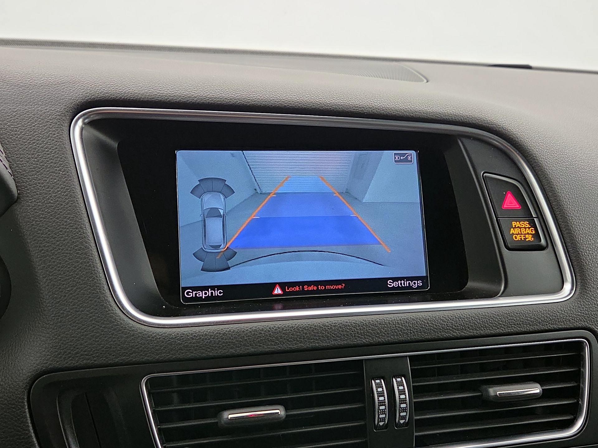 Thumbnail: 2016 Audi SQ5 - 15