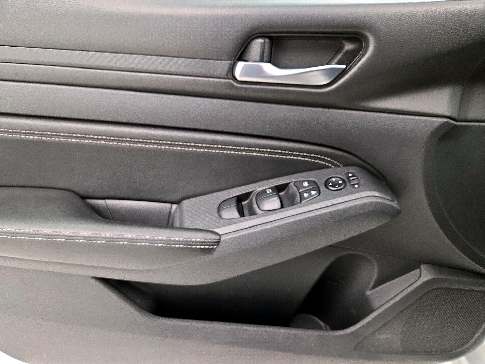 Thumbnail: 2020 Nissan Altima - 12