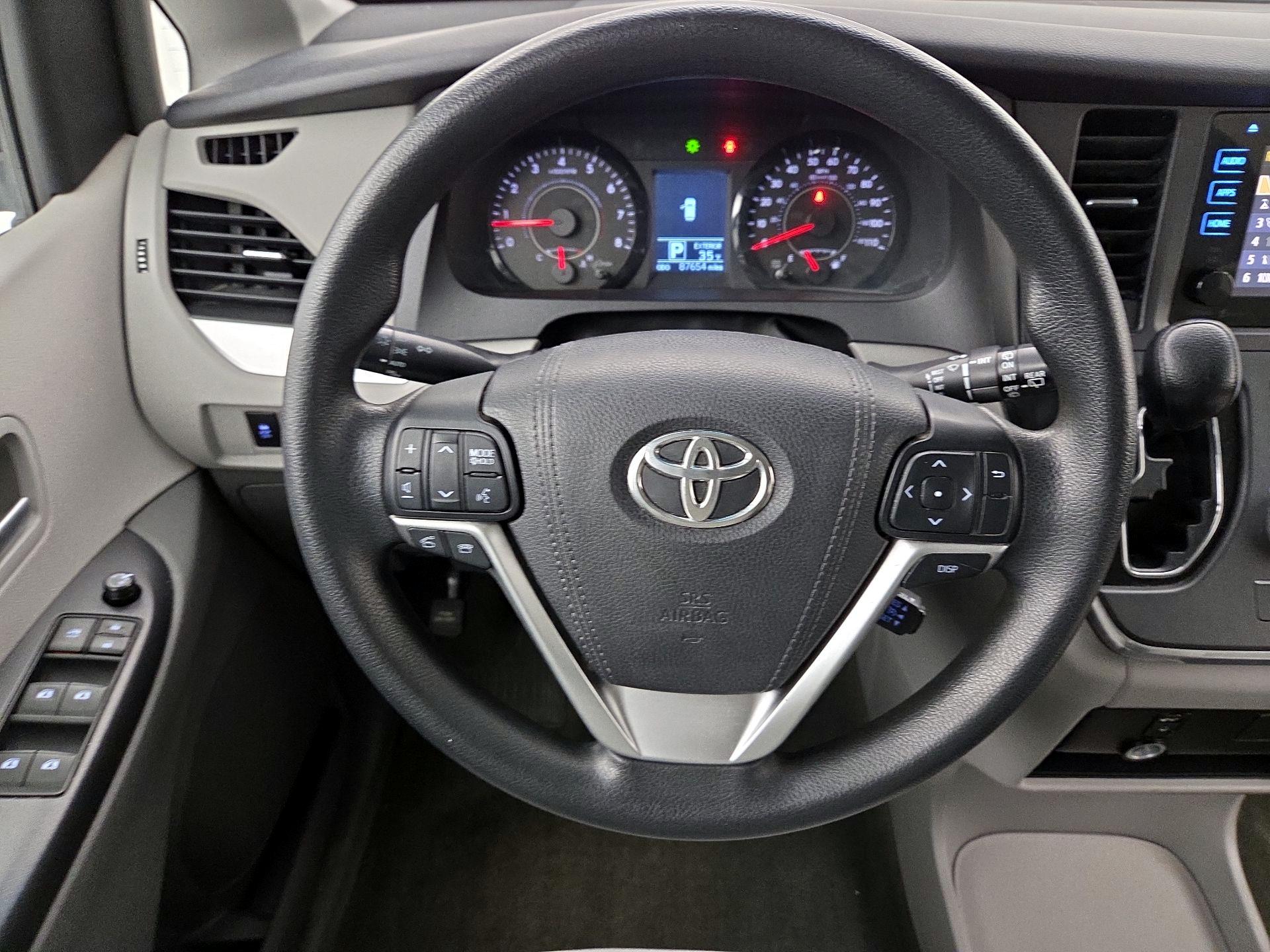 Thumbnail: 2015 Toyota Sienna - 10