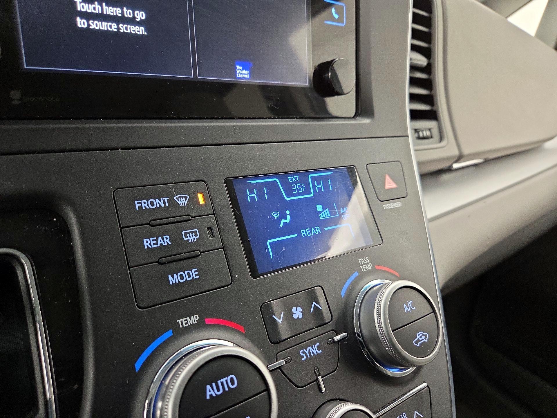 Thumbnail: 2015 Toyota Sienna - 16