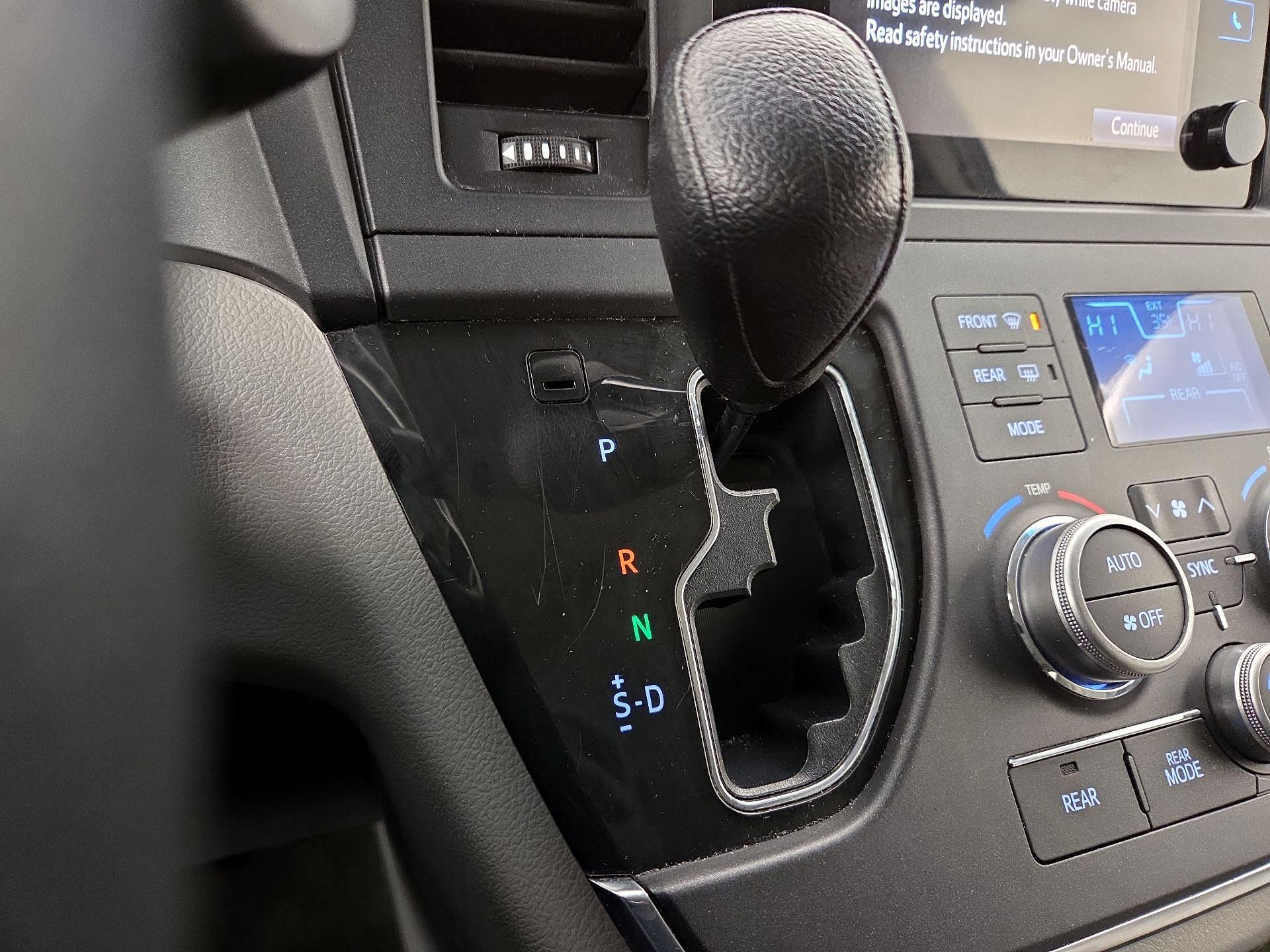 Thumbnail: 2015 Toyota Sienna - 17