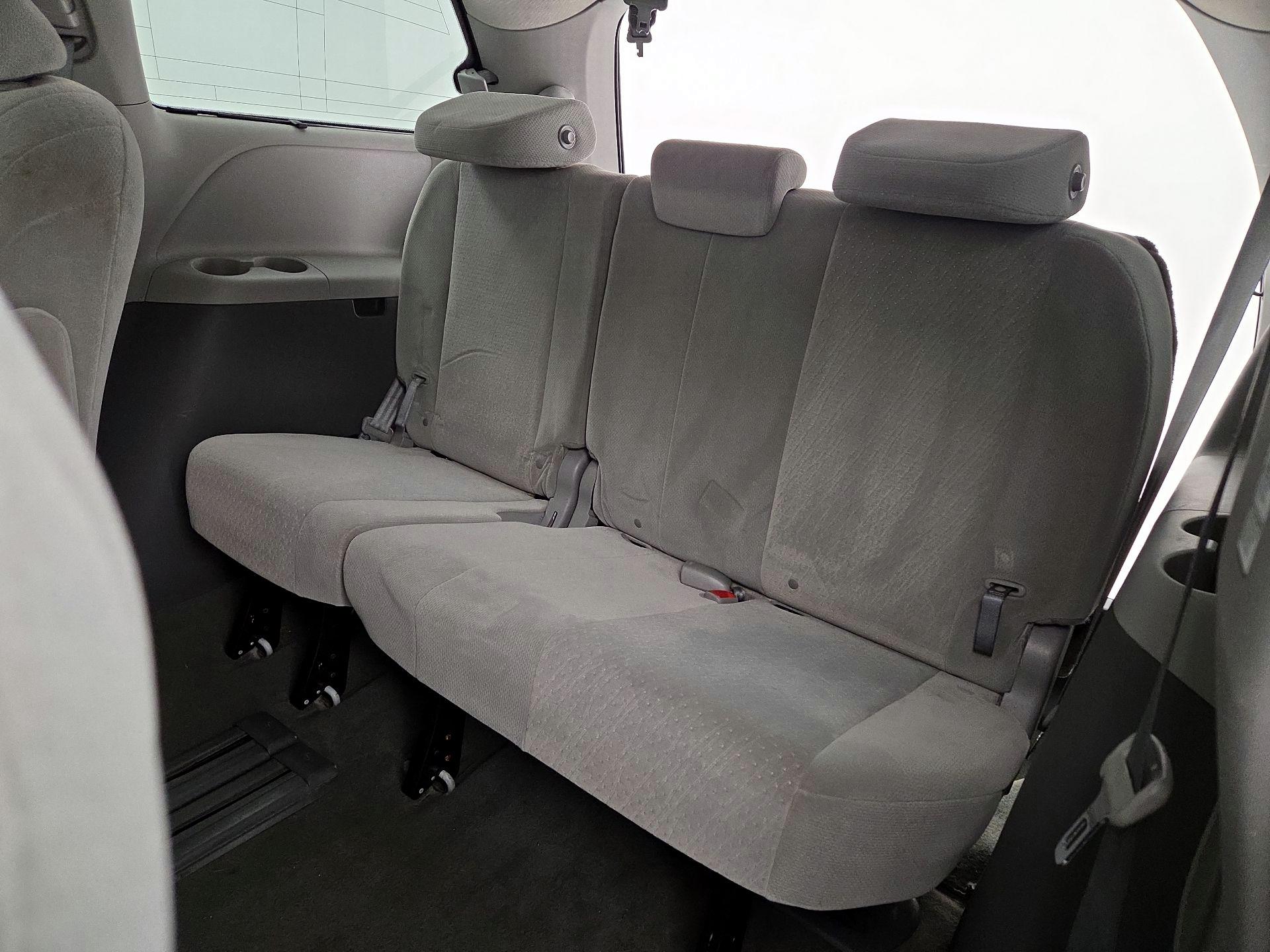 Thumbnail: 2015 Toyota Sienna - 19