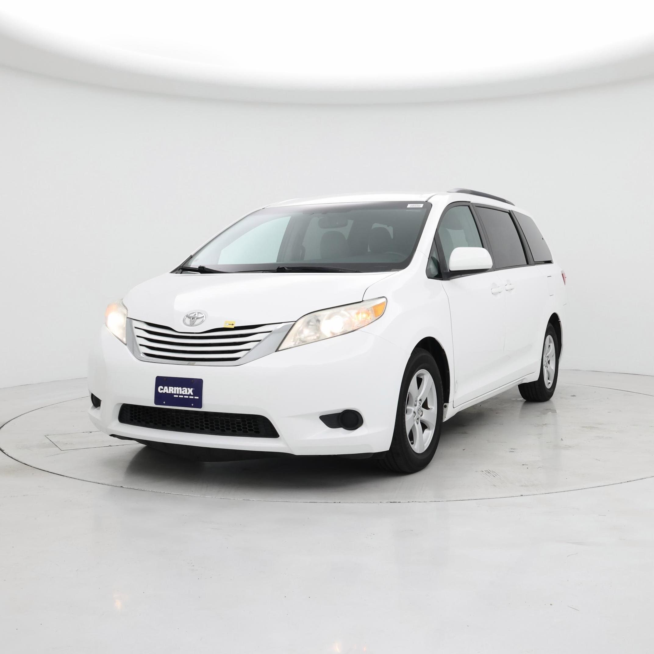 Thumbnail: 2015 Toyota Sienna - 4
