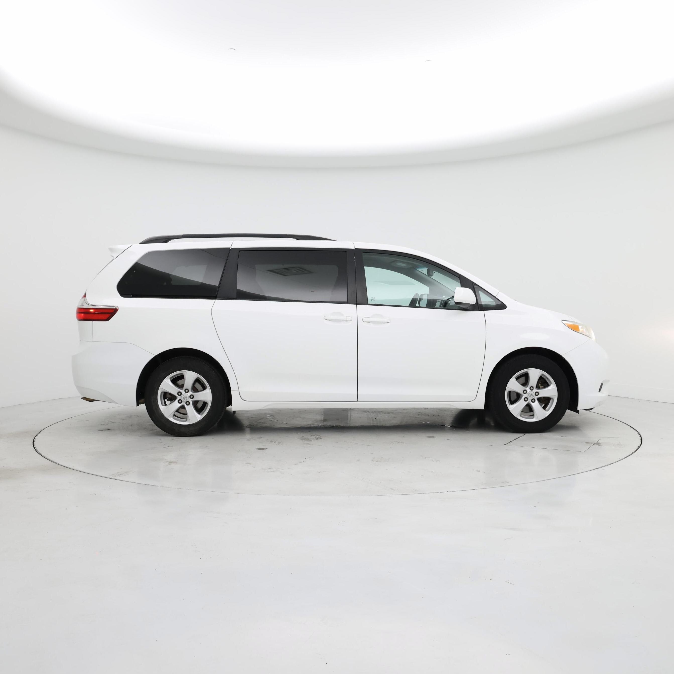 Thumbnail: 2015 Toyota Sienna - 7