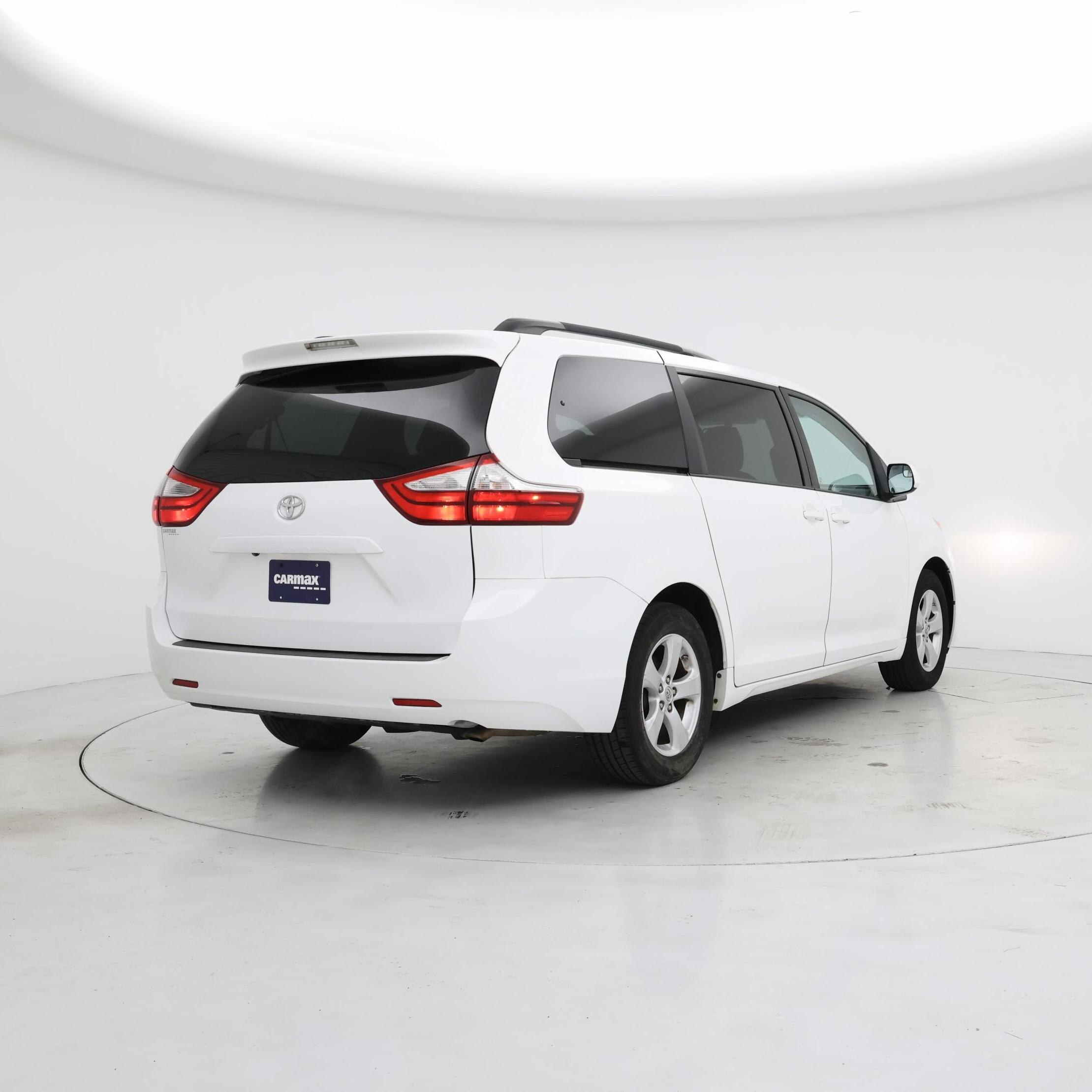 Thumbnail: 2015 Toyota Sienna - 8