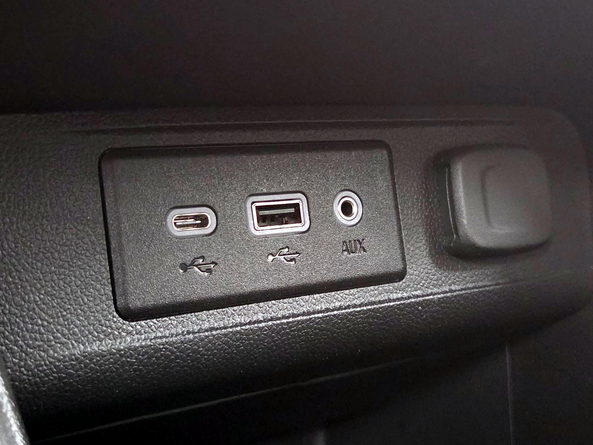 Thumbnail: 2023 Buick Encore GX - 18