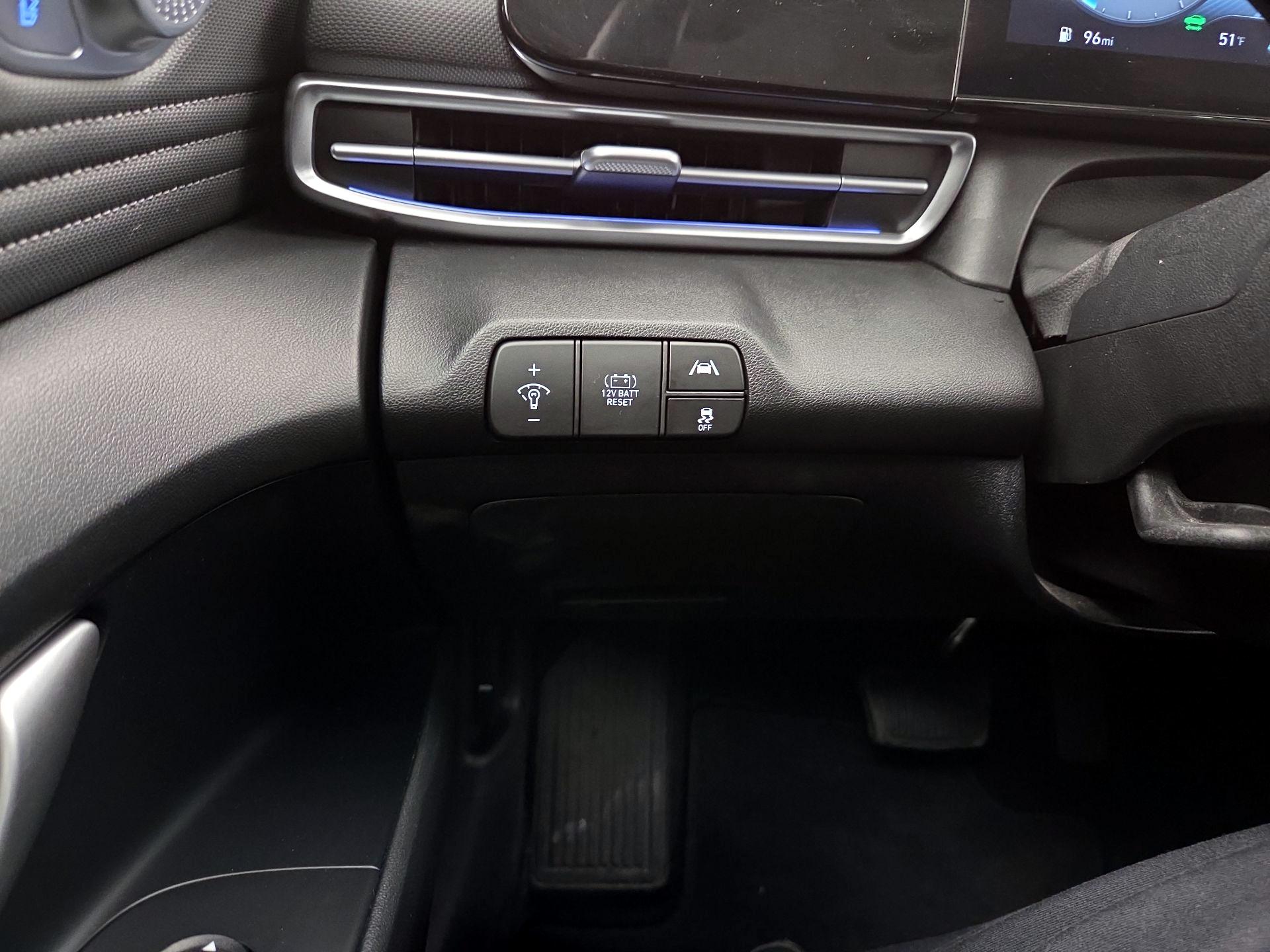 Thumbnail: 2023 Hyundai Elantra - 13