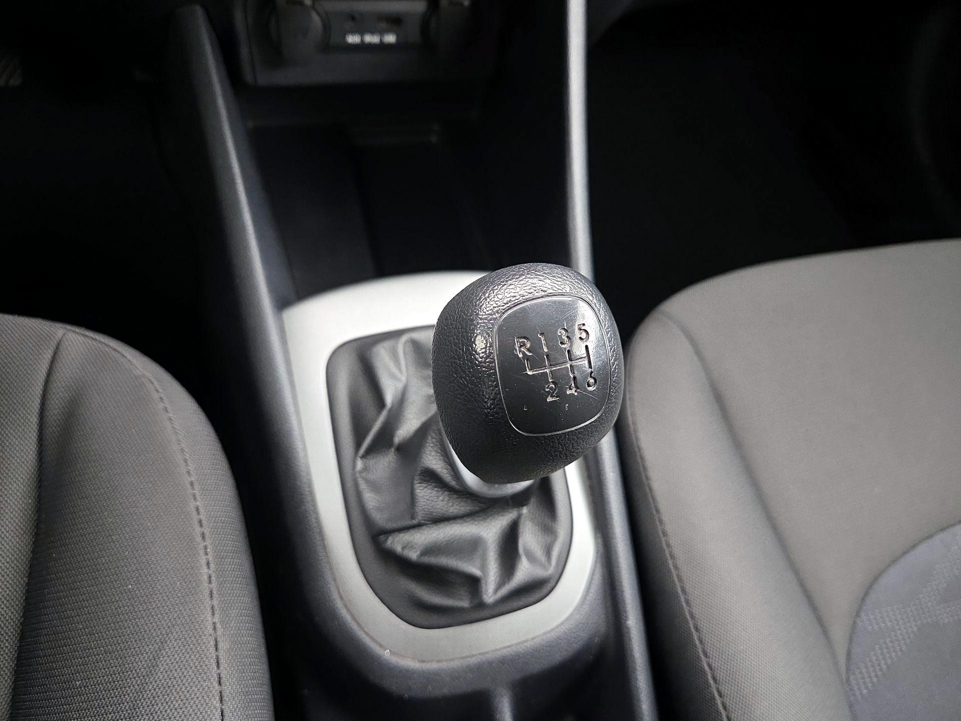 Thumbnail: 2014 Kia Rio - 16