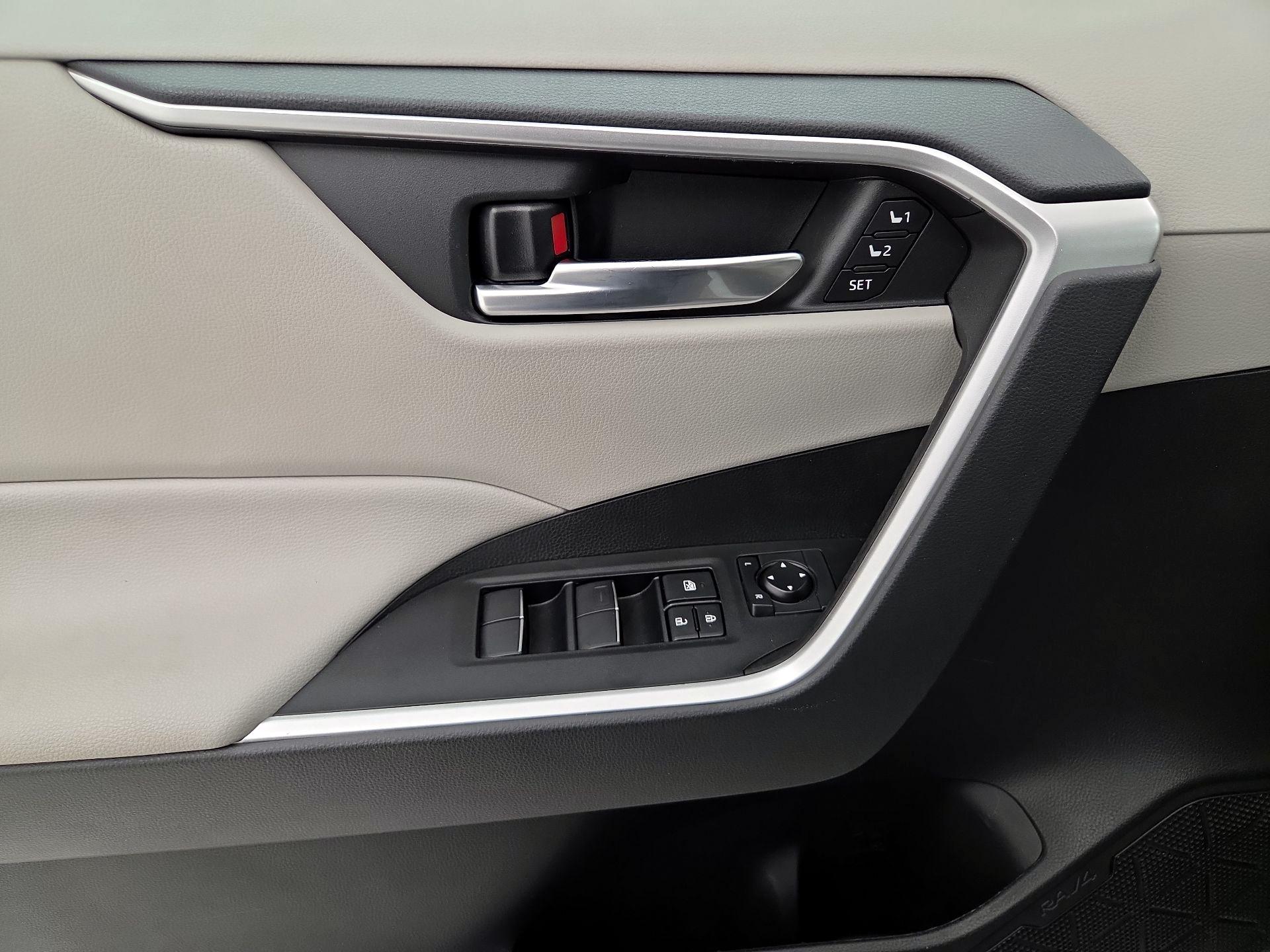 Thumbnail: 2021 Toyota RAV4 - 12