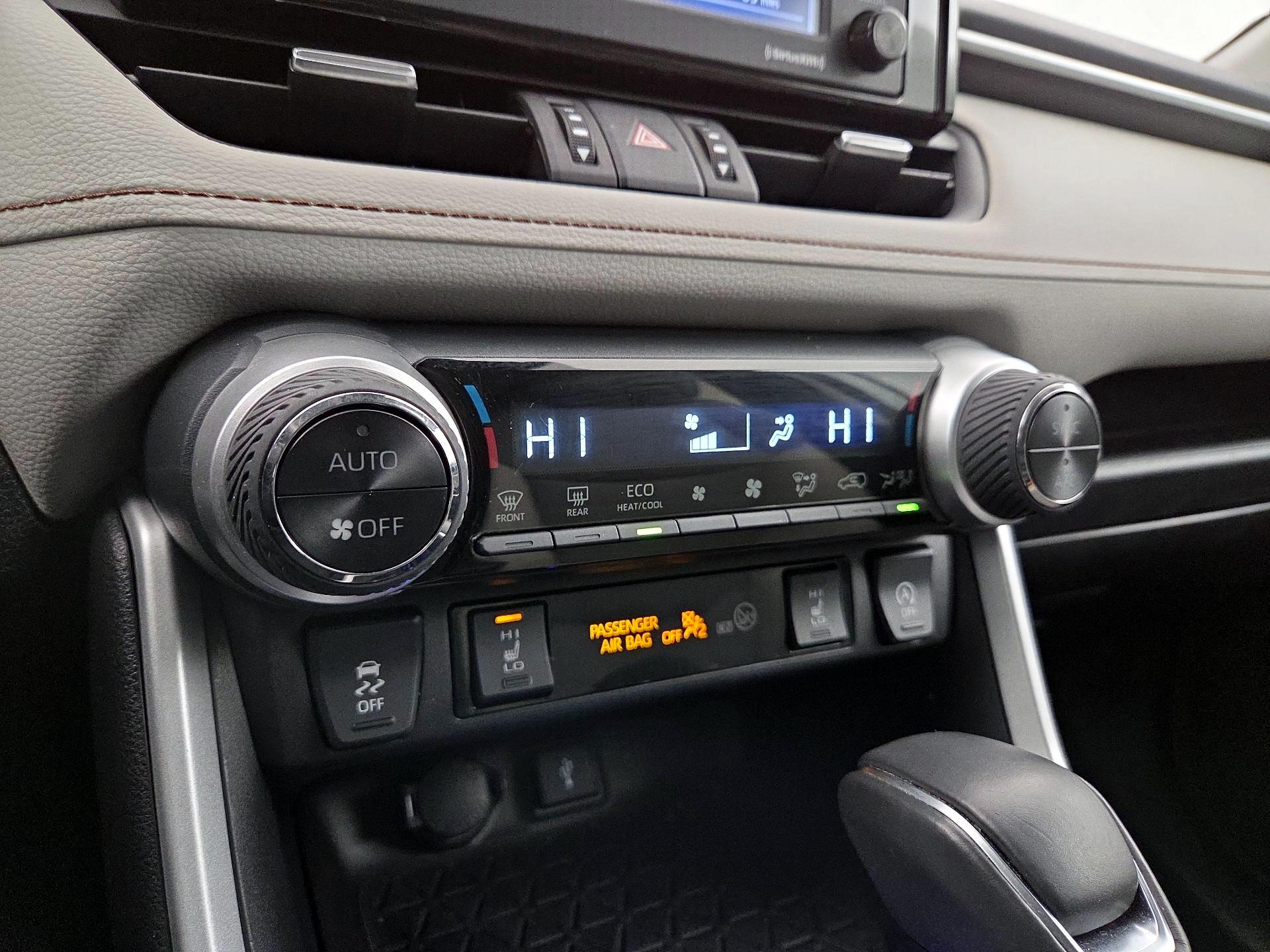 Thumbnail: 2021 Toyota RAV4 - 16