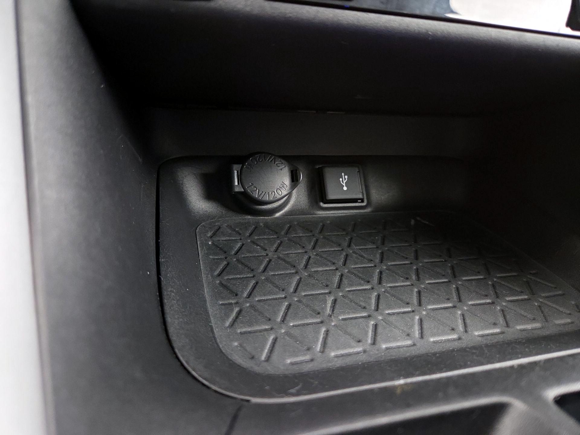 Thumbnail: 2021 Toyota RAV4 - 18