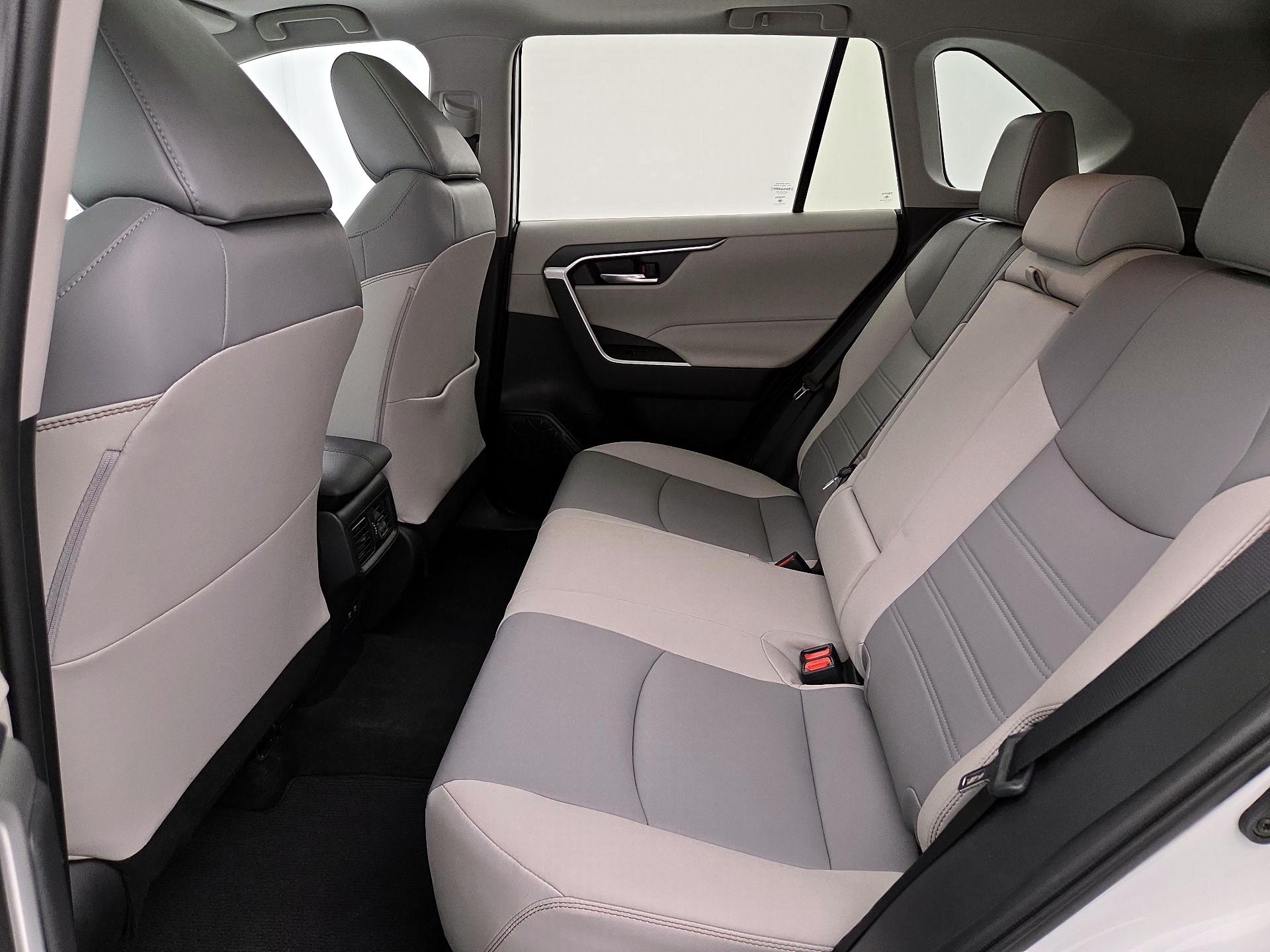 Thumbnail: 2021 Toyota RAV4 - 20