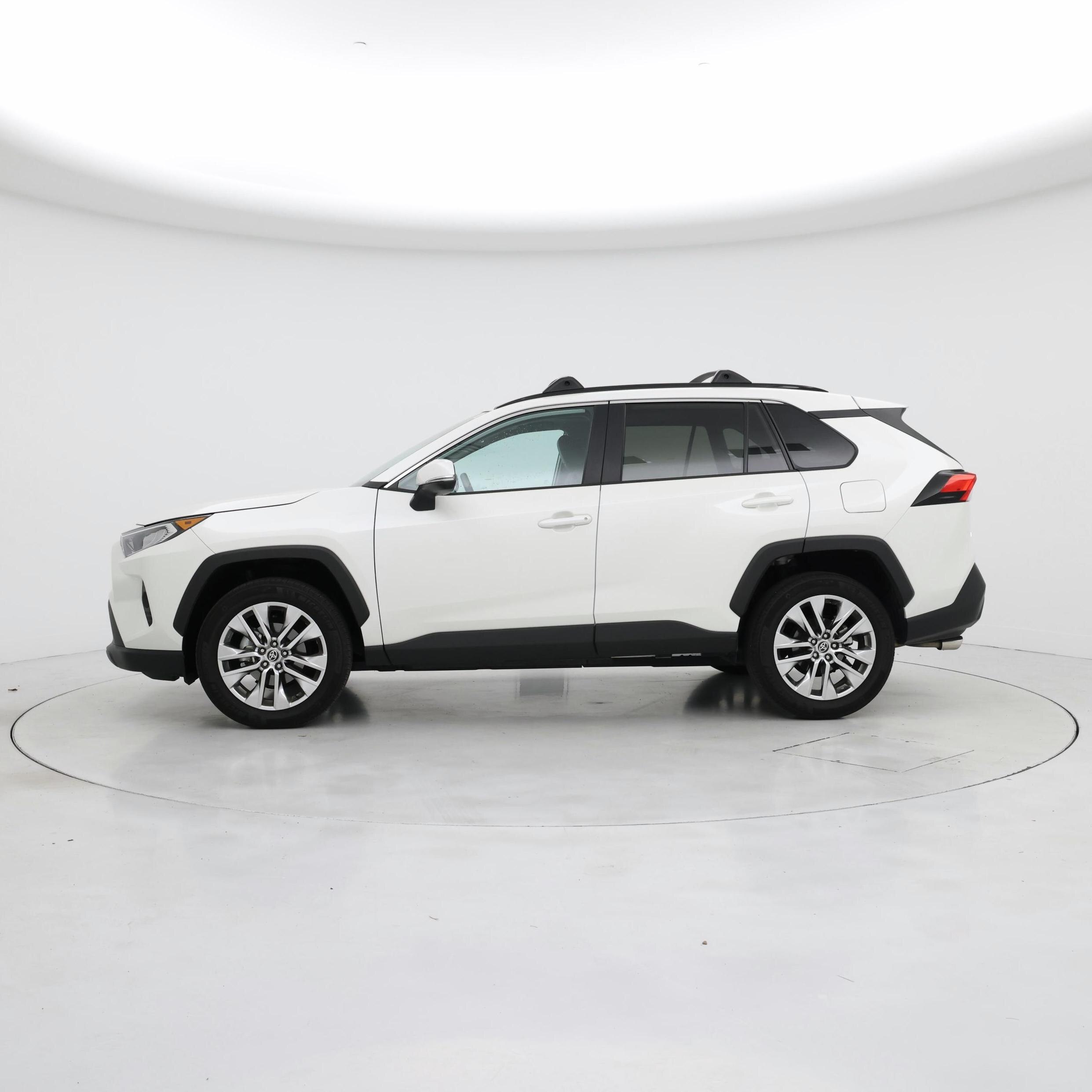 Thumbnail: 2021 Toyota RAV4 - 3