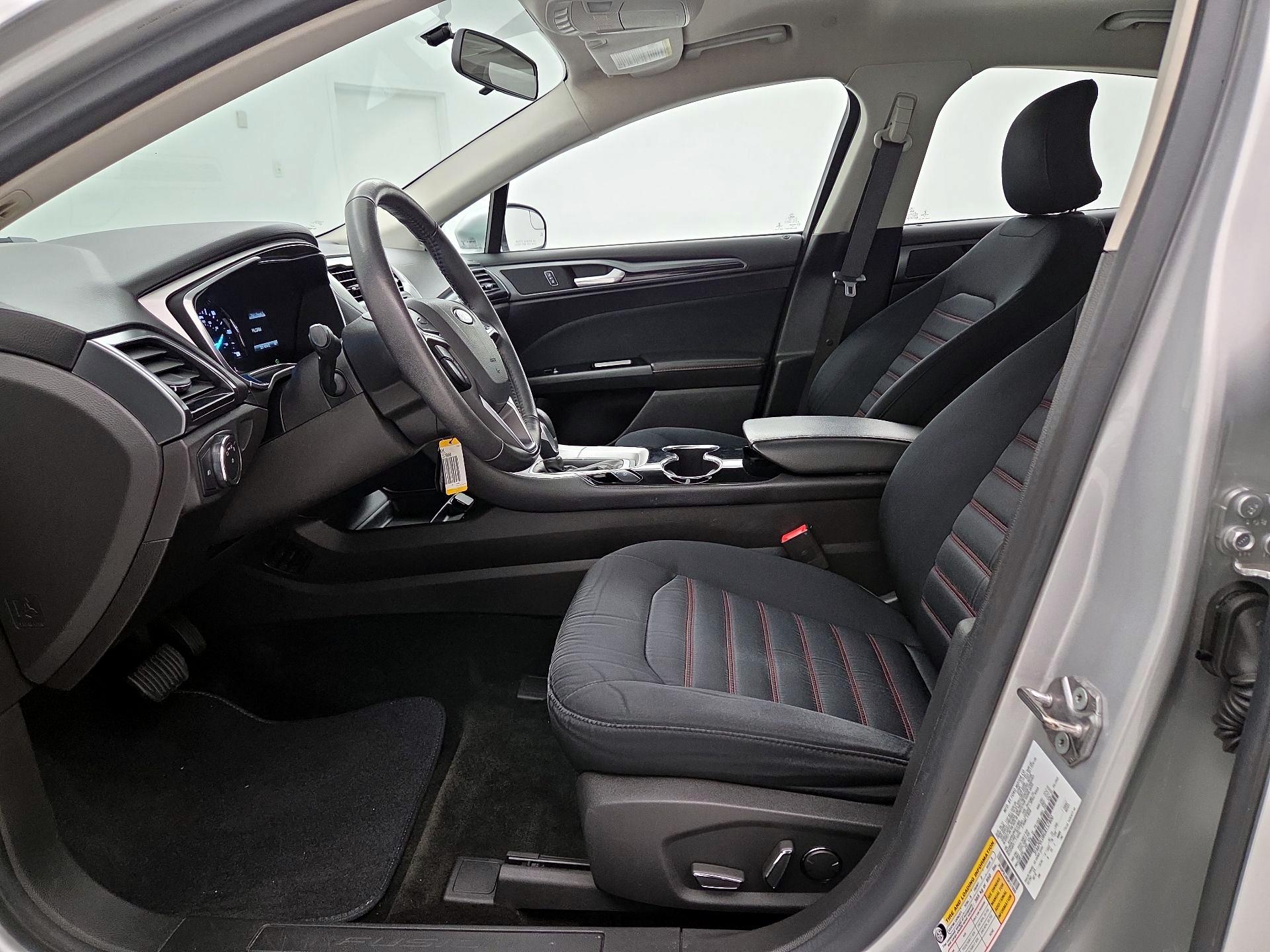 Thumbnail: 2016 Ford Fusion - 11