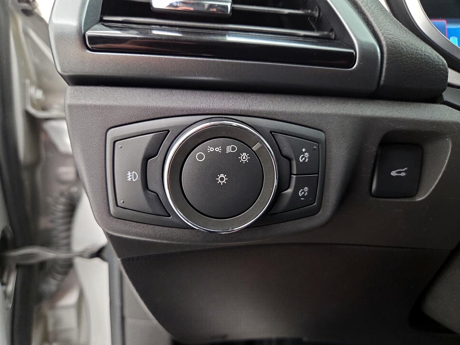 Thumbnail: 2016 Ford Fusion - 13