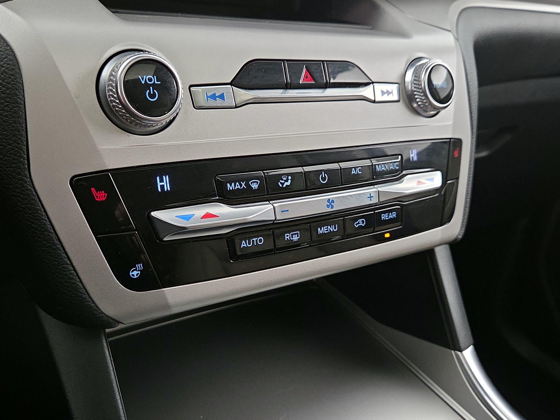 Thumbnail: 2020 Ford Explorer - 16