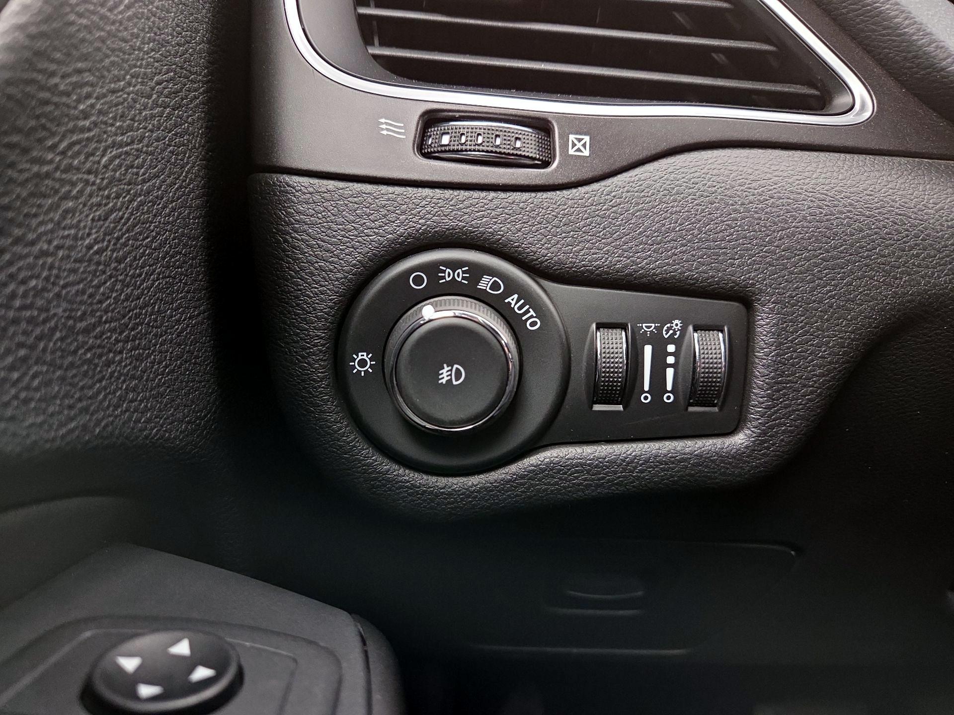 Thumbnail: 2021 Jeep Cherokee - 13