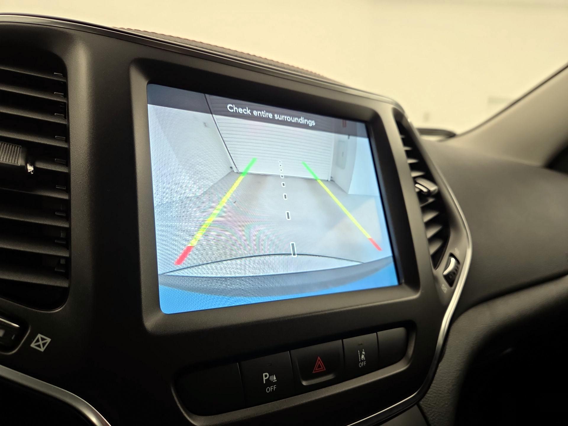 Thumbnail: 2021 Jeep Cherokee - 14