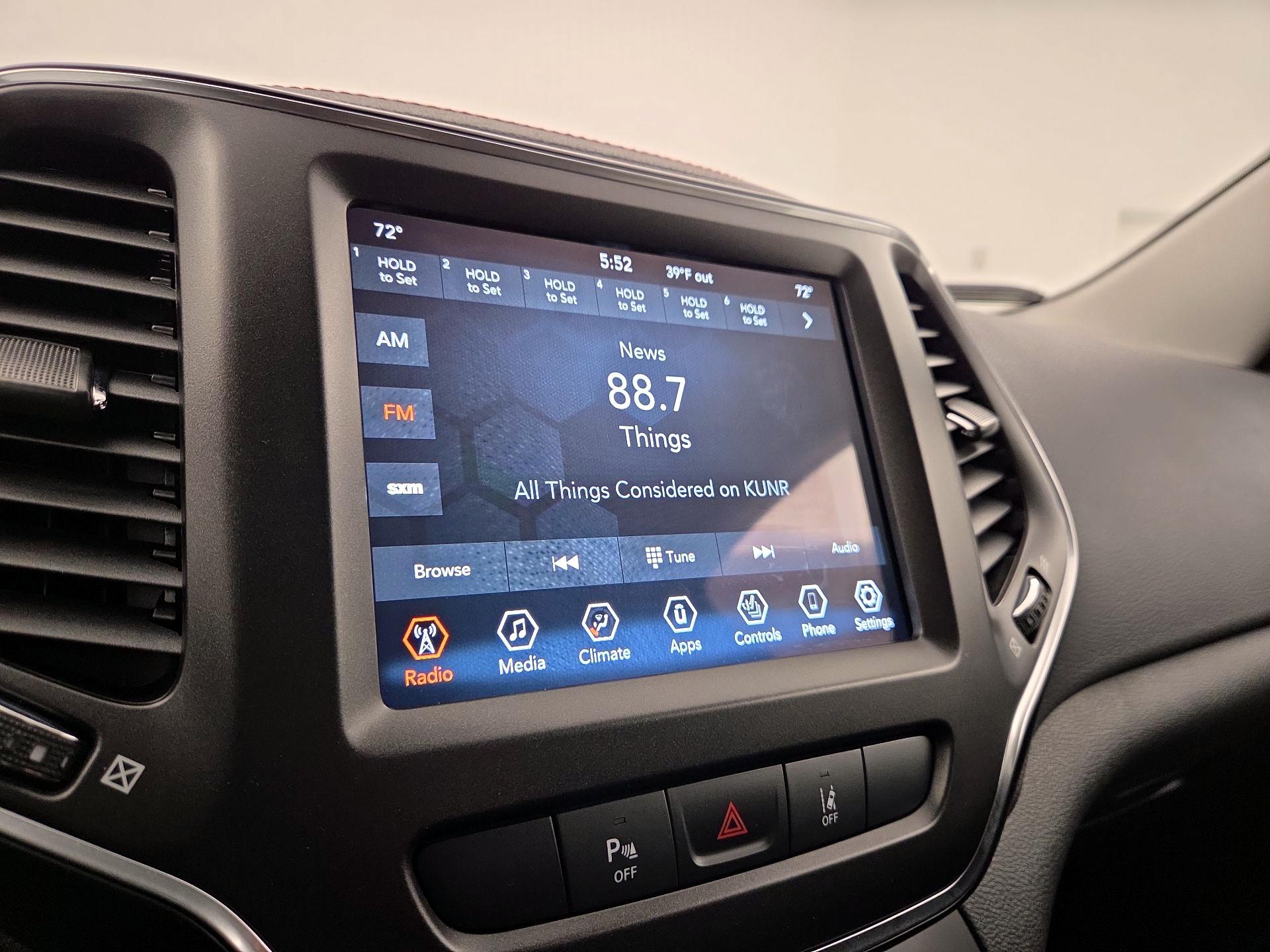 Thumbnail: 2021 Jeep Cherokee - 15