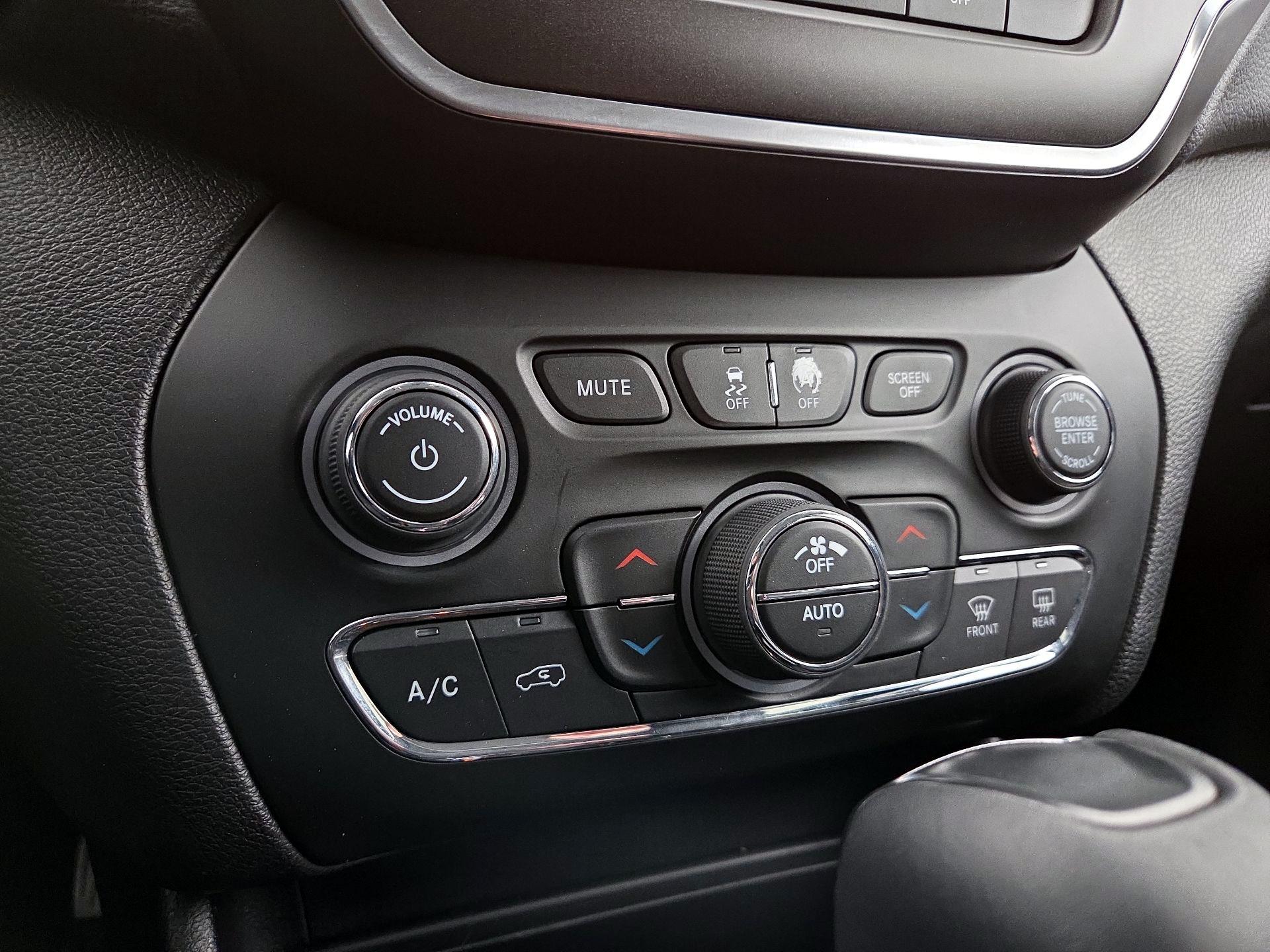 Thumbnail: 2021 Jeep Cherokee - 16