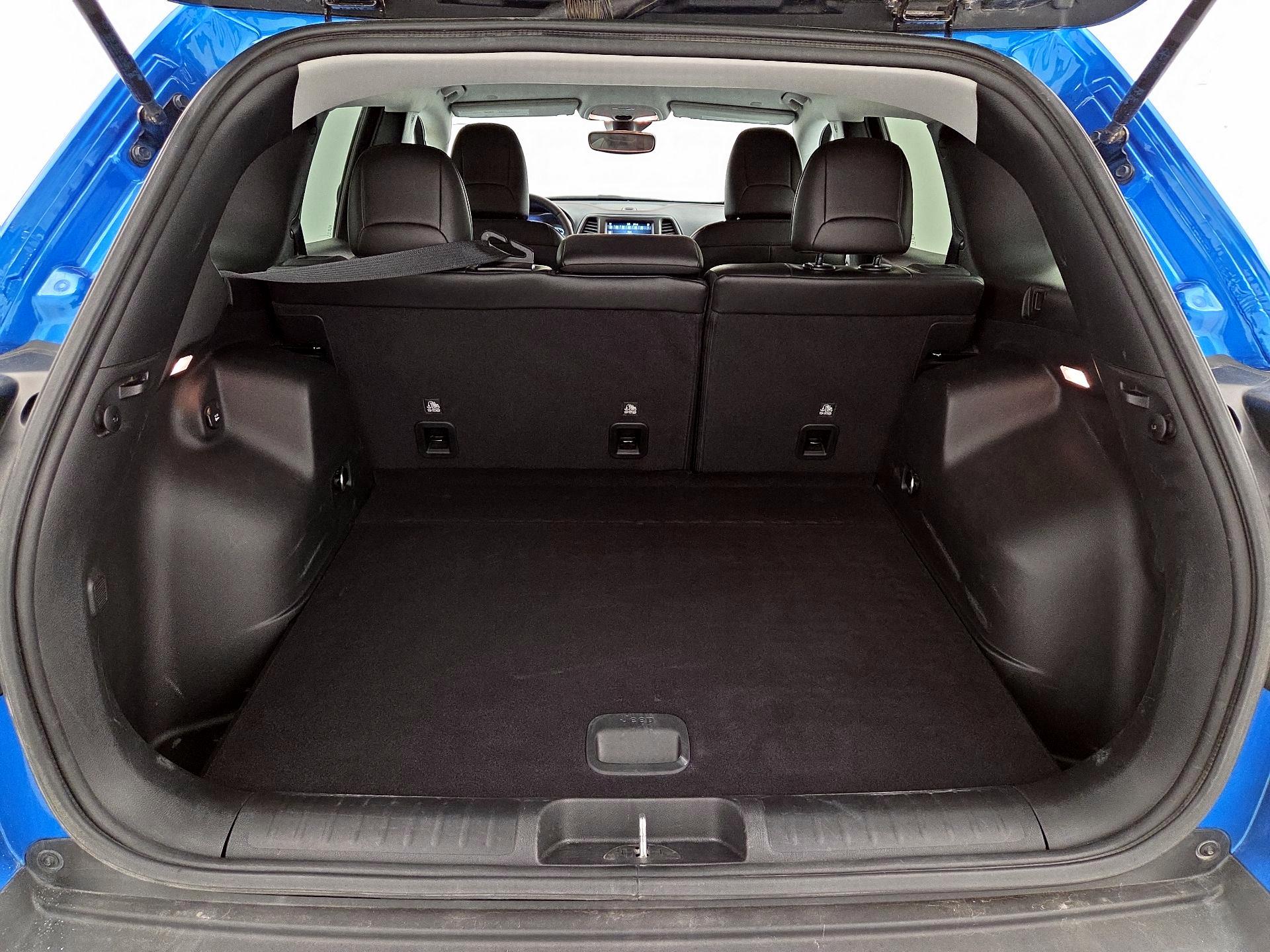 Thumbnail: 2021 Jeep Cherokee - 20