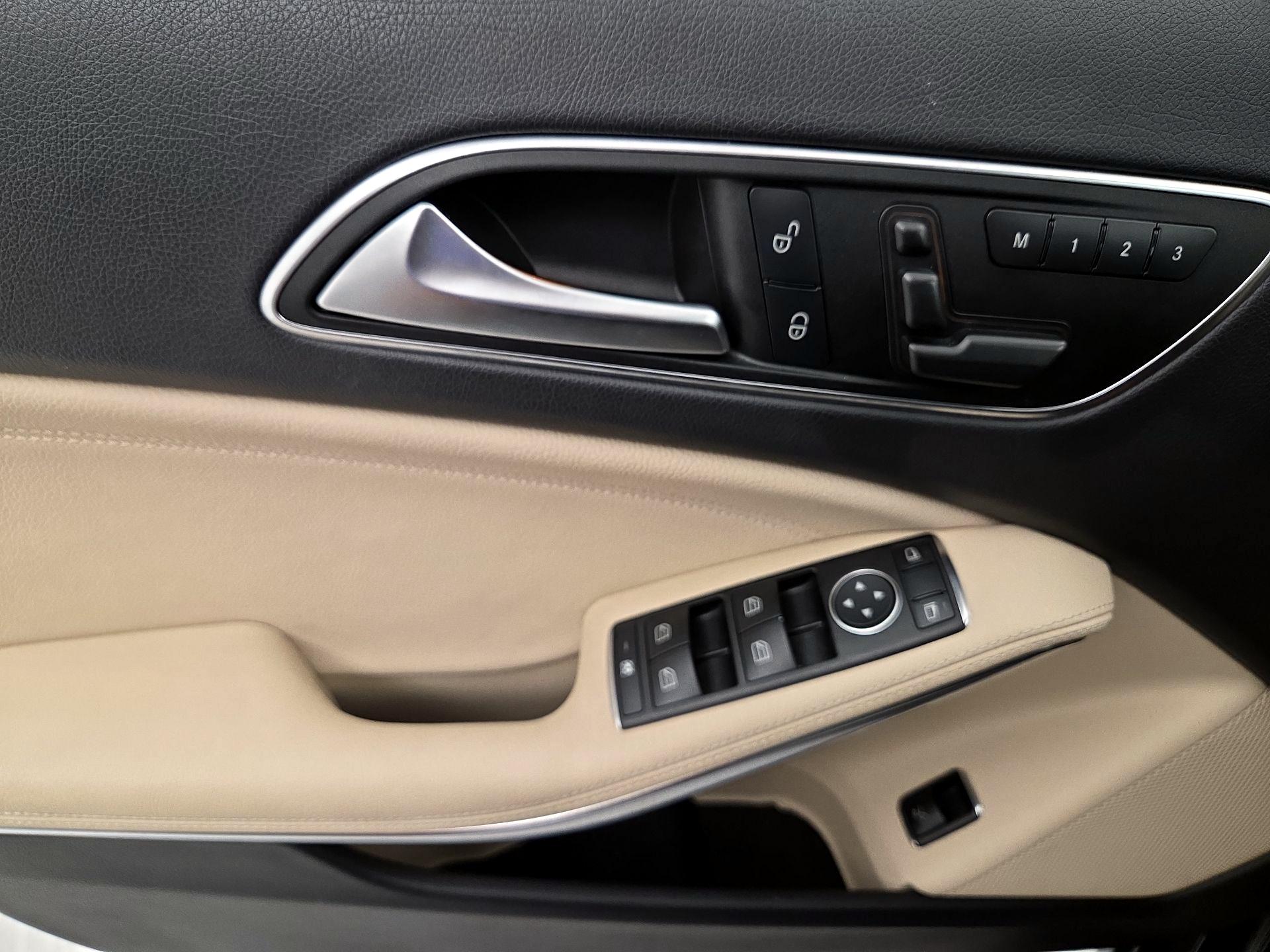 Thumbnail: 2017 Mercedes-Benz GLA - 12