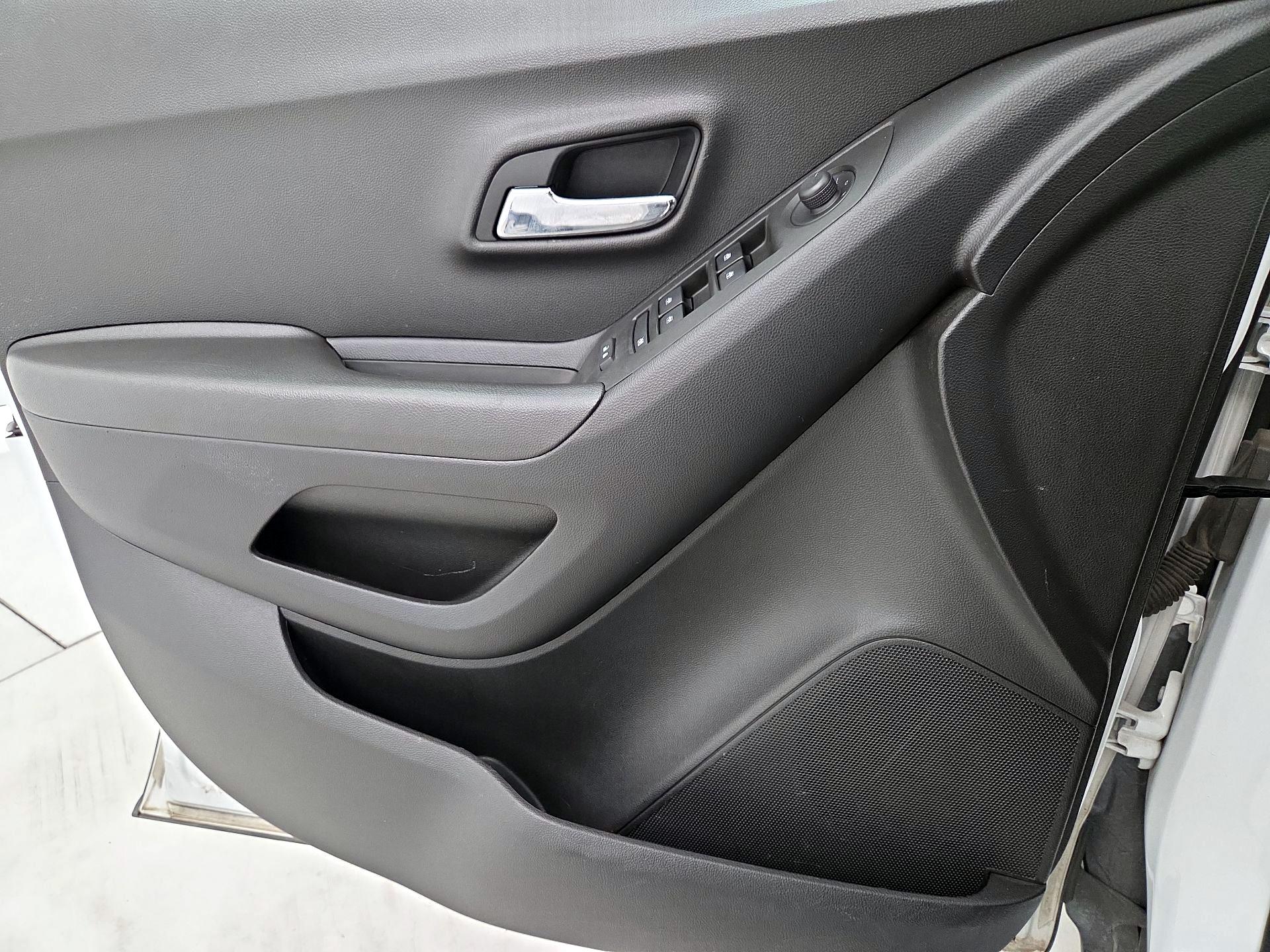 Thumbnail: 2018 Chevrolet Trax - 12