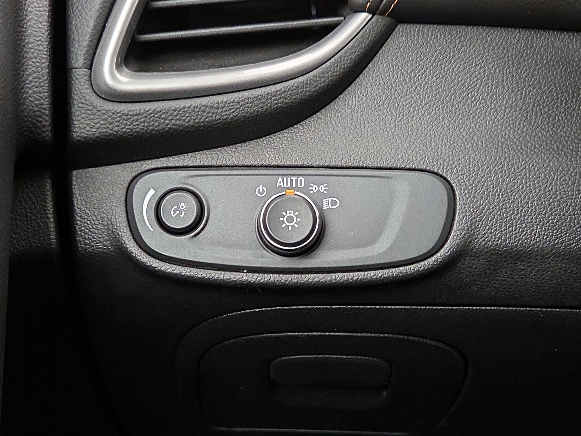 Thumbnail: 2018 Chevrolet Trax - 13