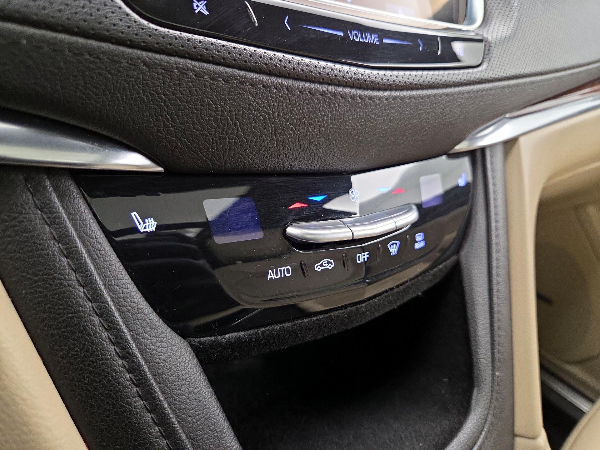 Thumbnail: 2018 Cadillac XT5 - 16