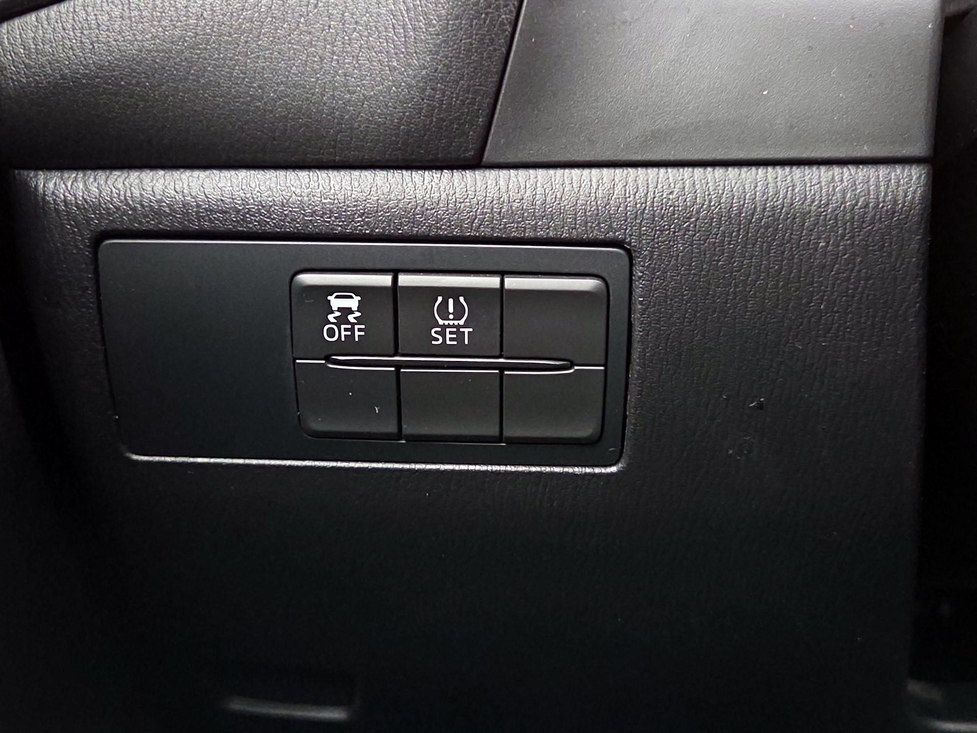 Thumbnail: 2015 Mazda Mazda3 - 13