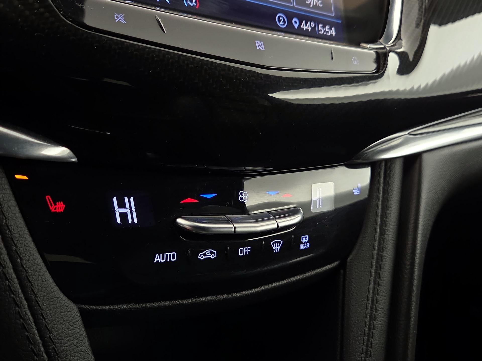 Thumbnail: 2020 Cadillac XT6 - 16