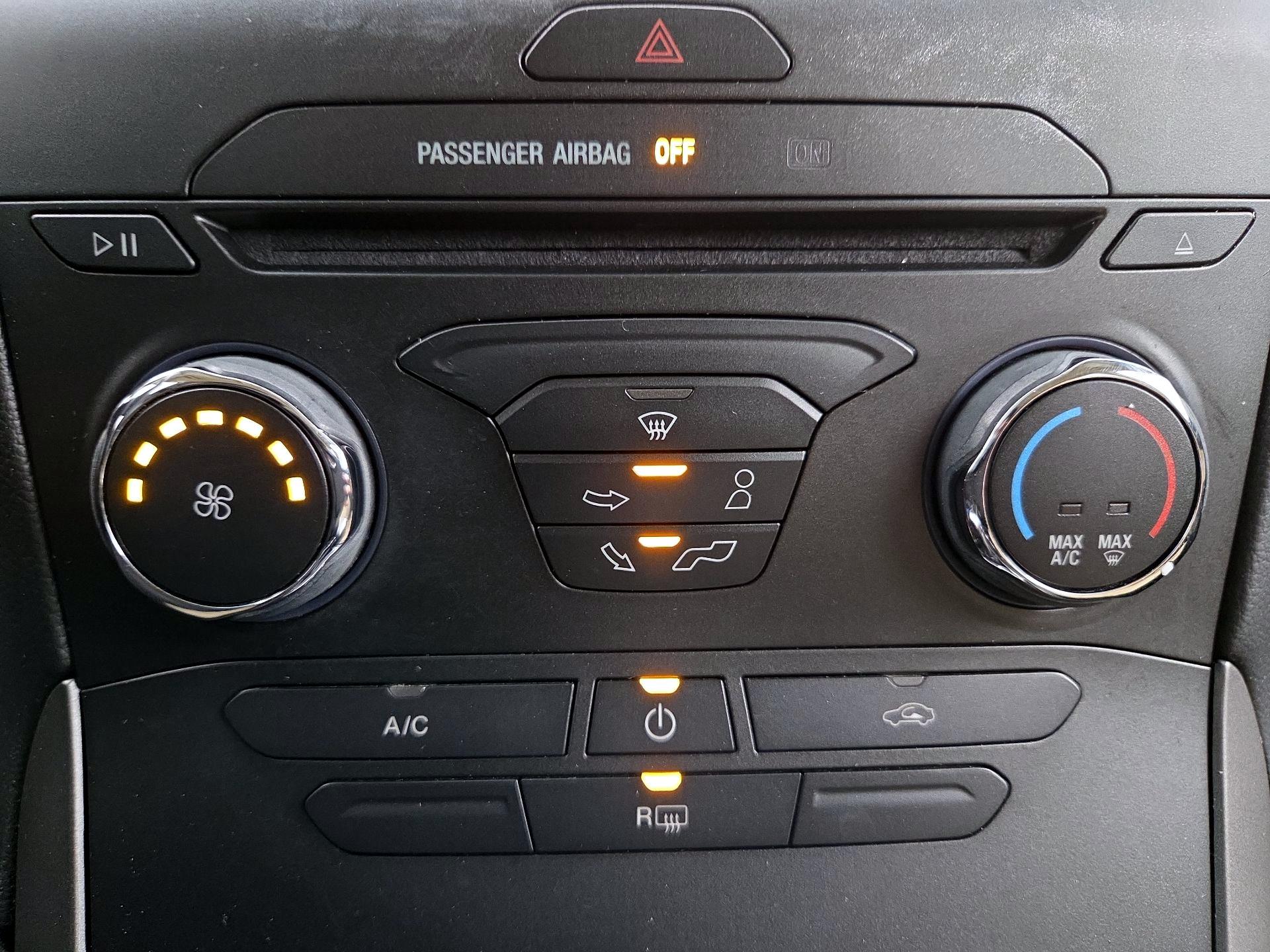 Thumbnail: 2017 Ford Edge - 16