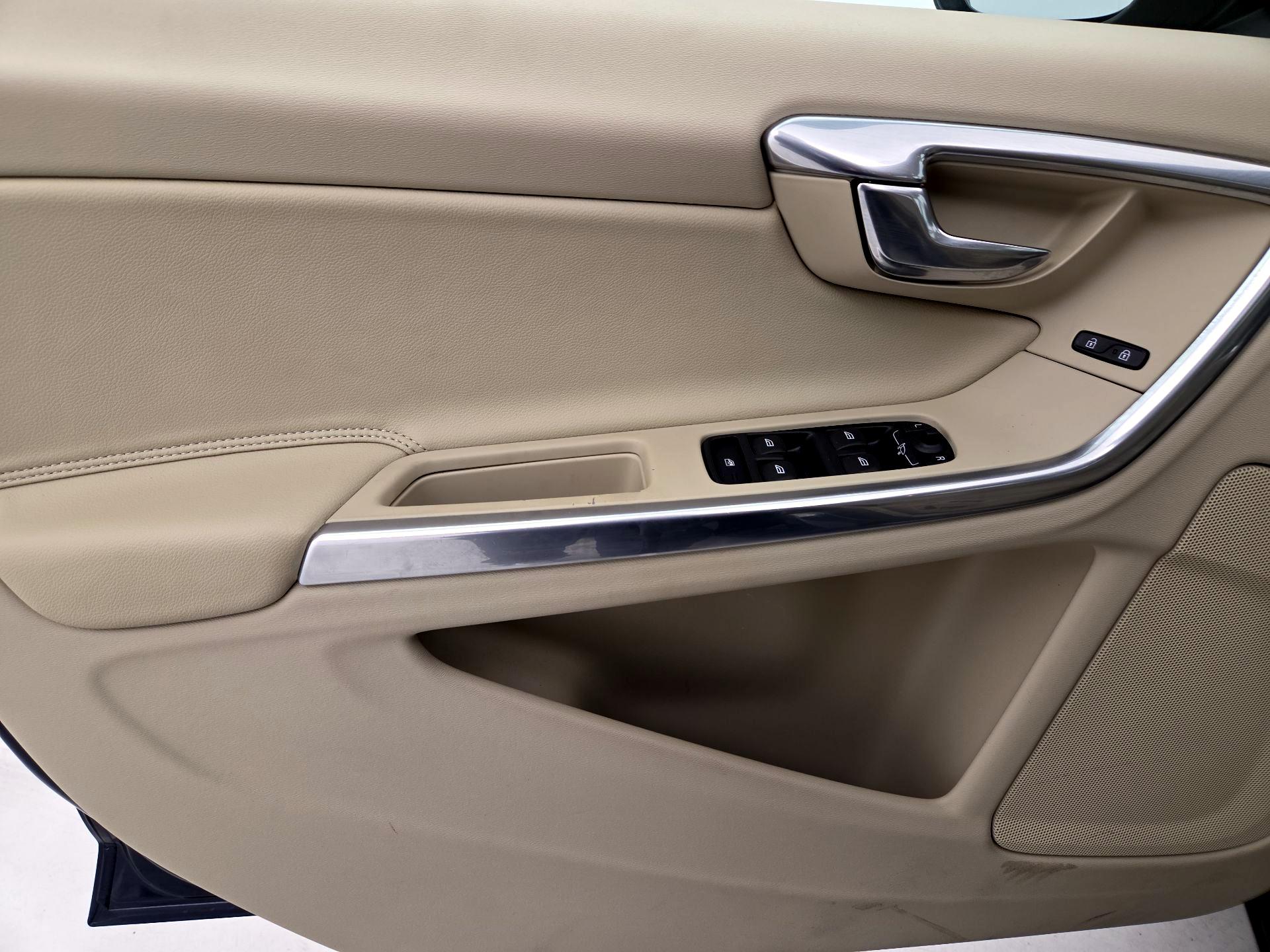 Thumbnail: 2015 Volvo S60 - 12