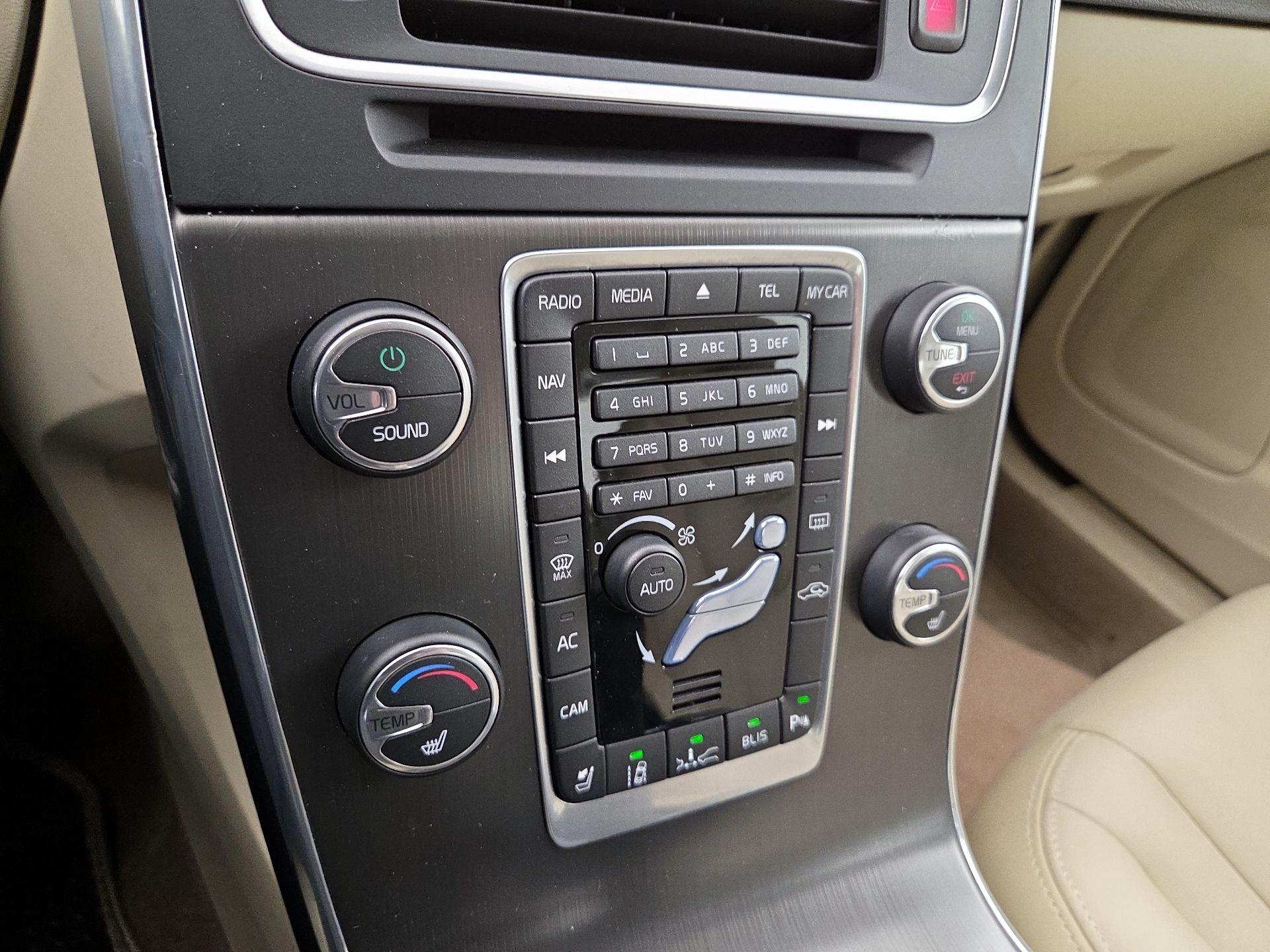 Thumbnail: 2015 Volvo S60 - 17