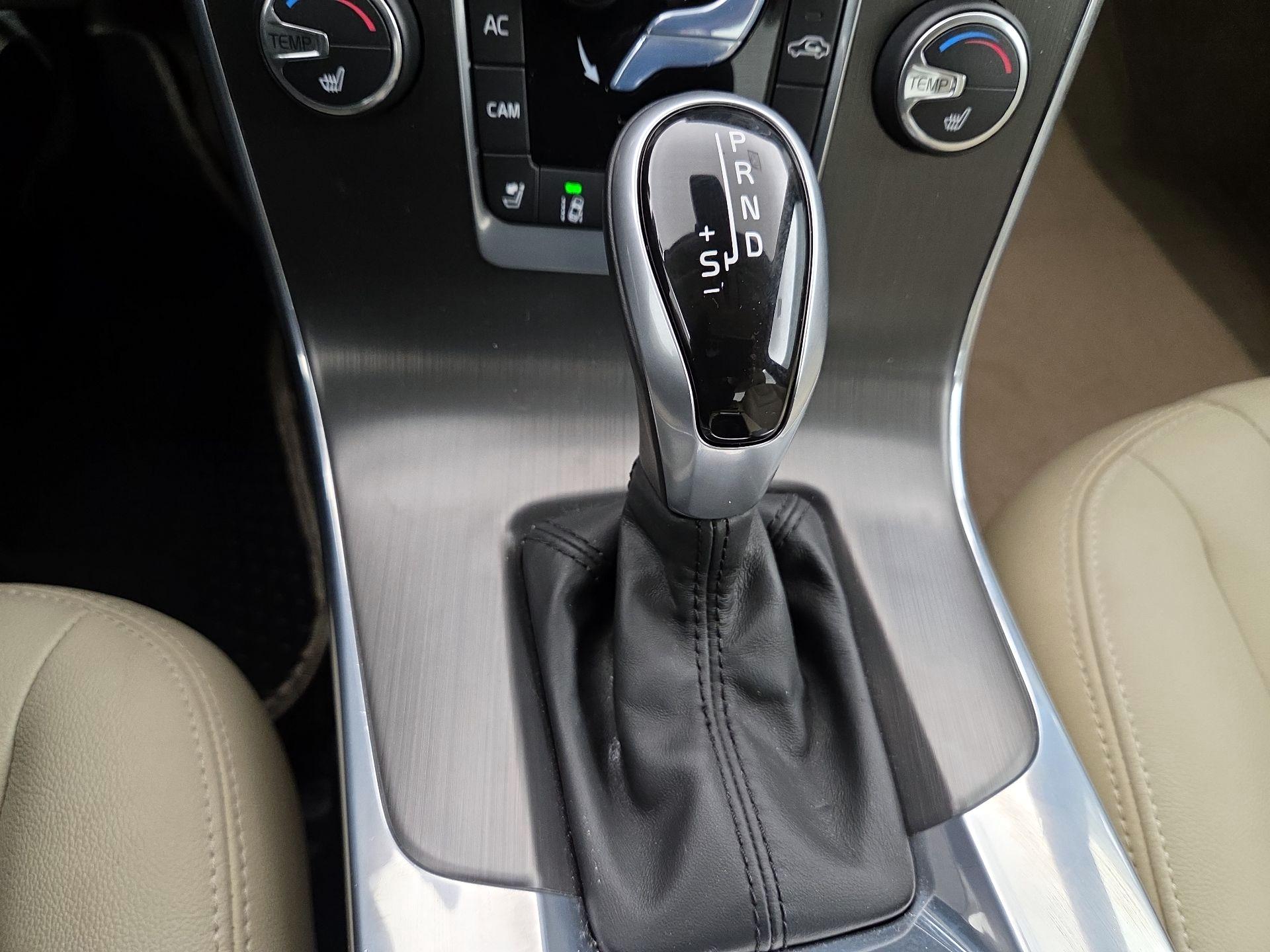 Thumbnail: 2015 Volvo S60 - 18