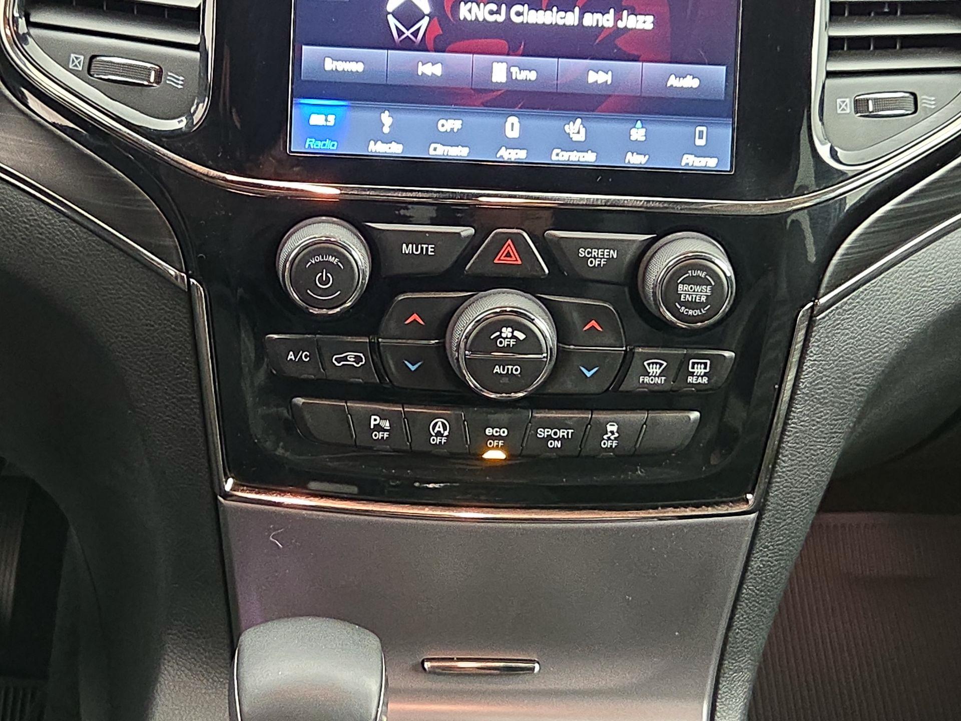 Thumbnail: 2019 Jeep Grand Cherokee - 17