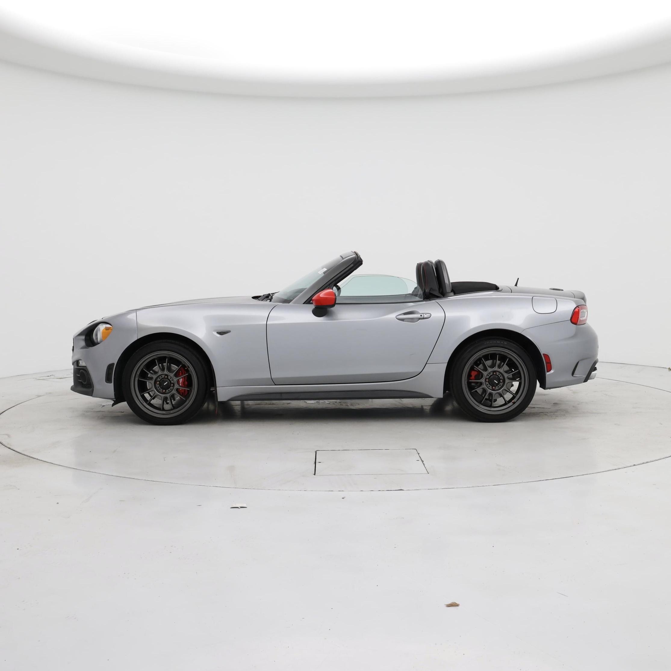 Thumbnail: 2017 Fiat 124 Spider - 3