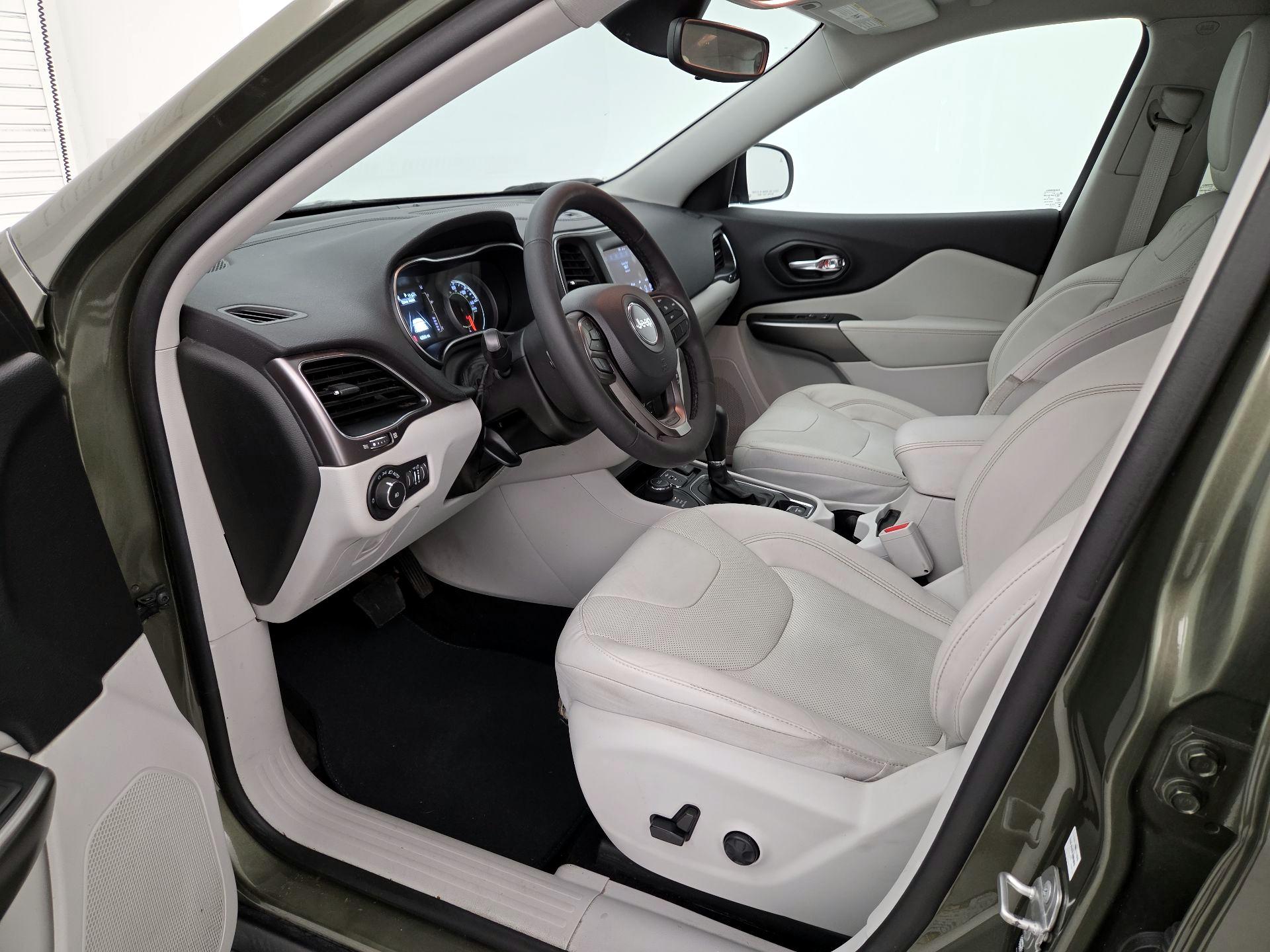 Thumbnail: 2021 Jeep Cherokee - 11